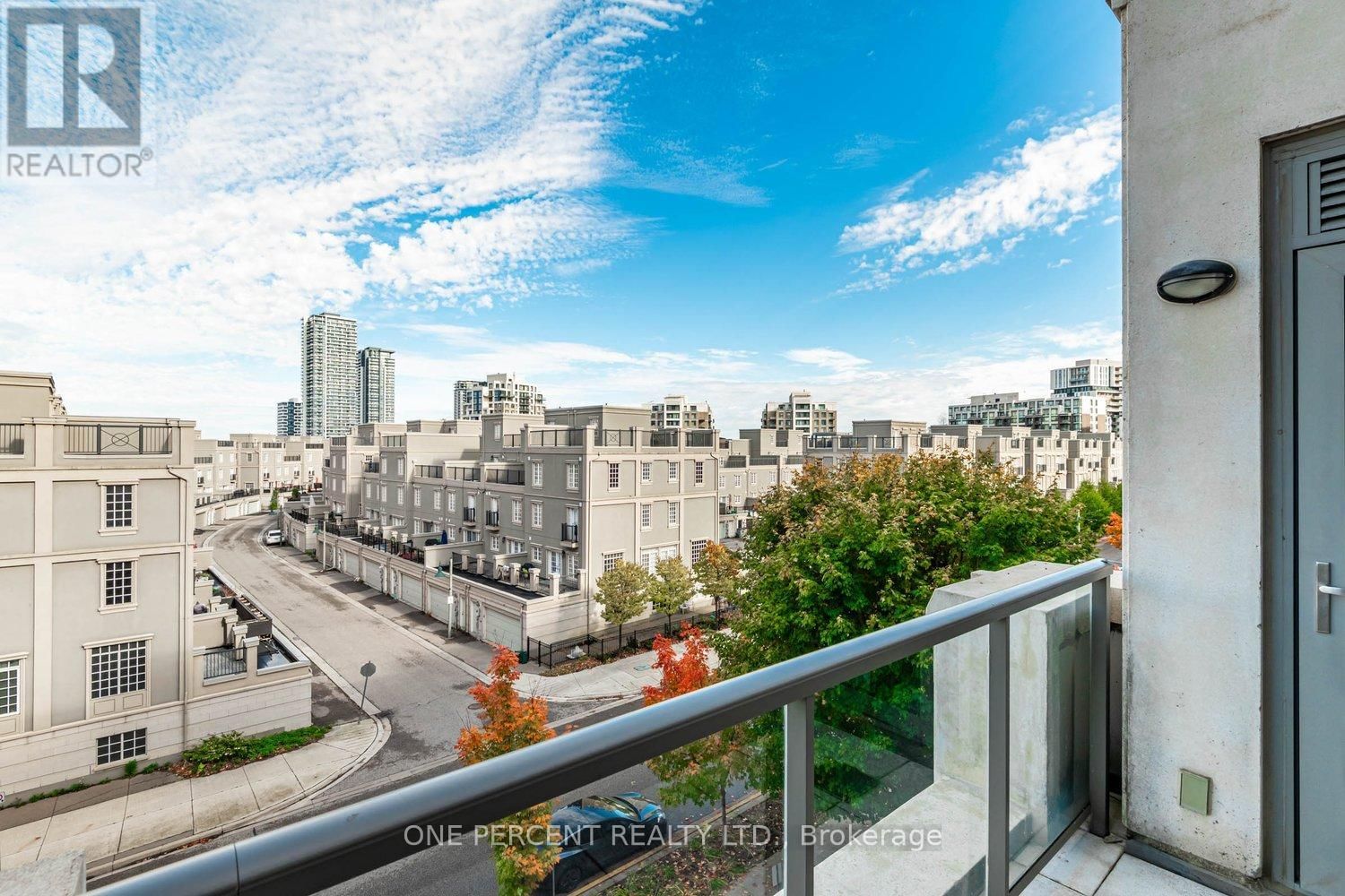 401 - 21 UPPER DUKE CRESCENT Image 28