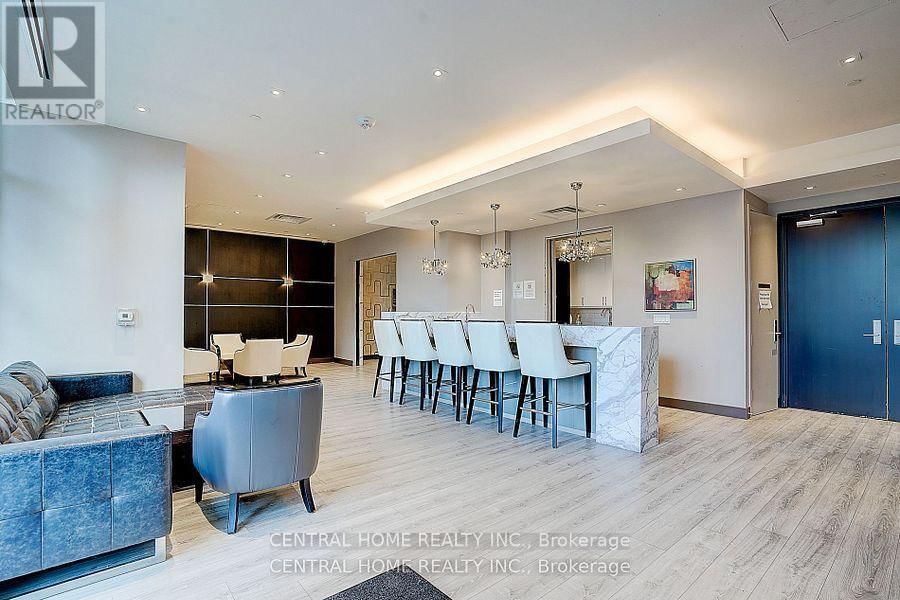 911A - 9608 YONGE STREET Image 30