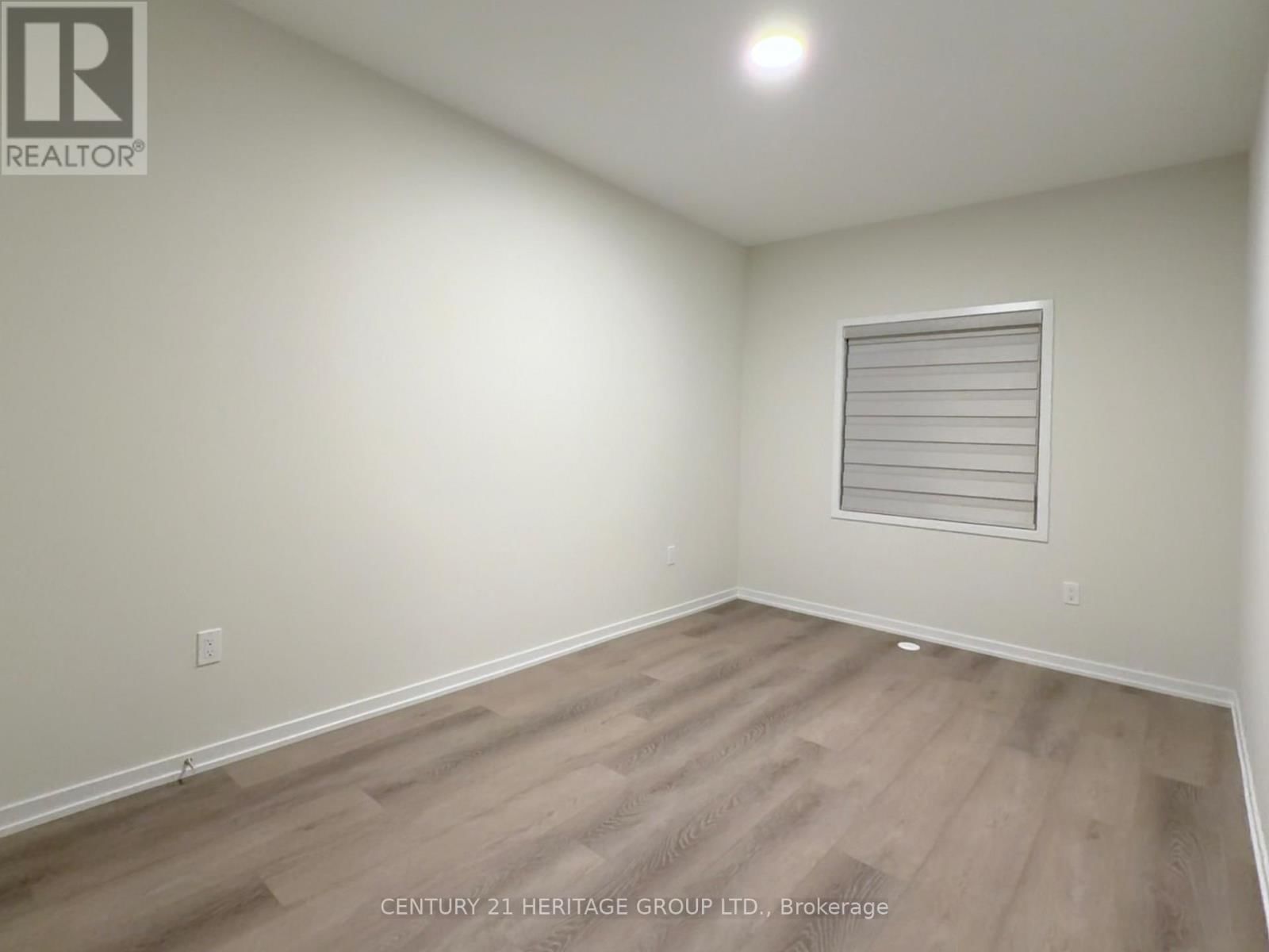 6 HELMKAY AVENUE Image 11