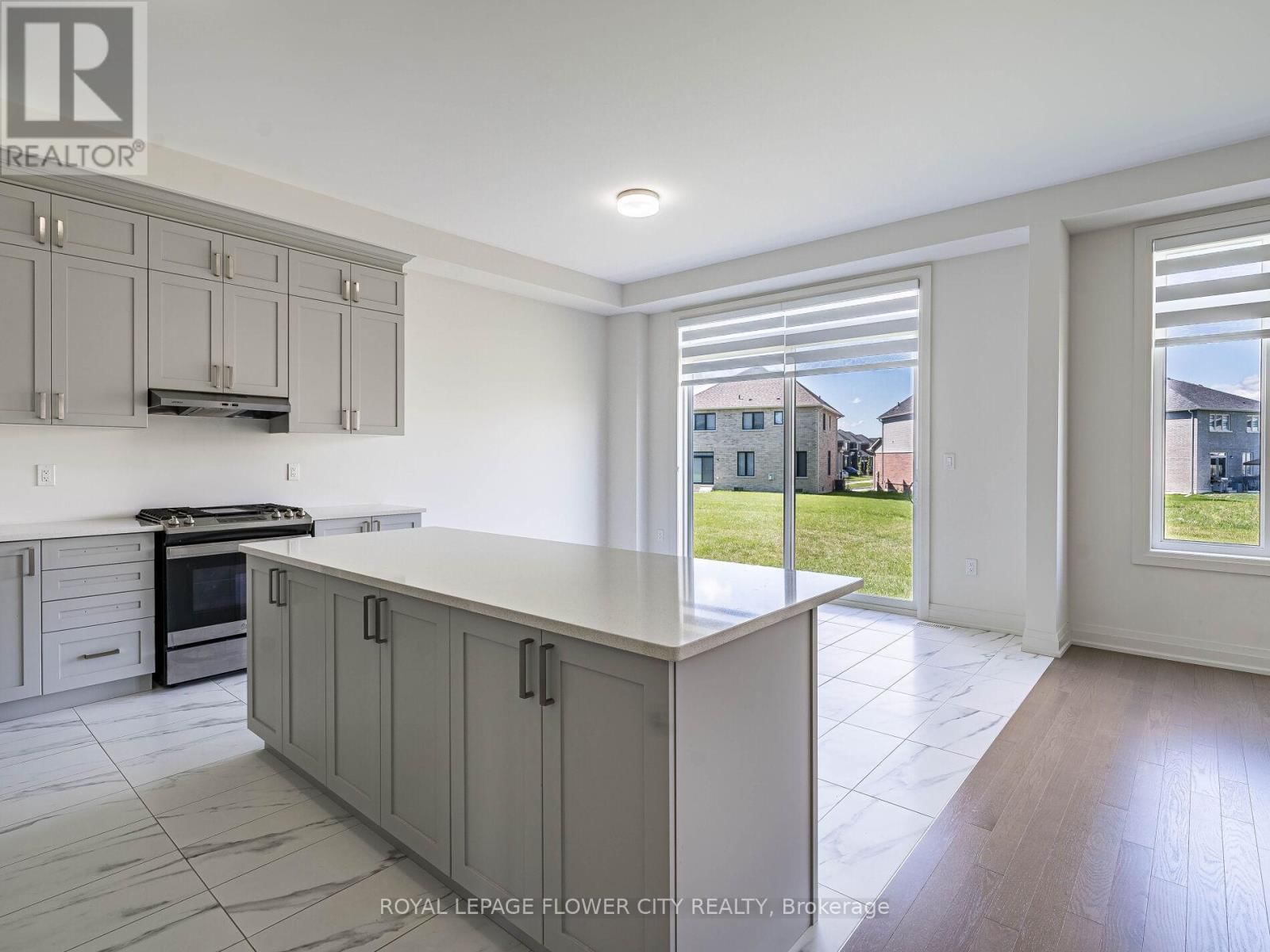 26 HUMMINGBIRD GROVE Image 12