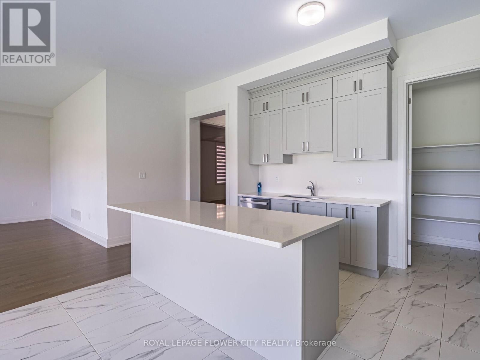 26 HUMMINGBIRD GROVE Image 13