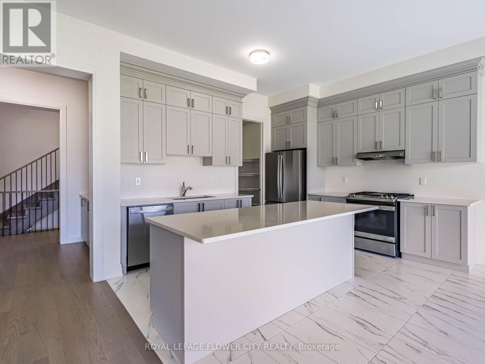 26 HUMMINGBIRD GROVE Image 14