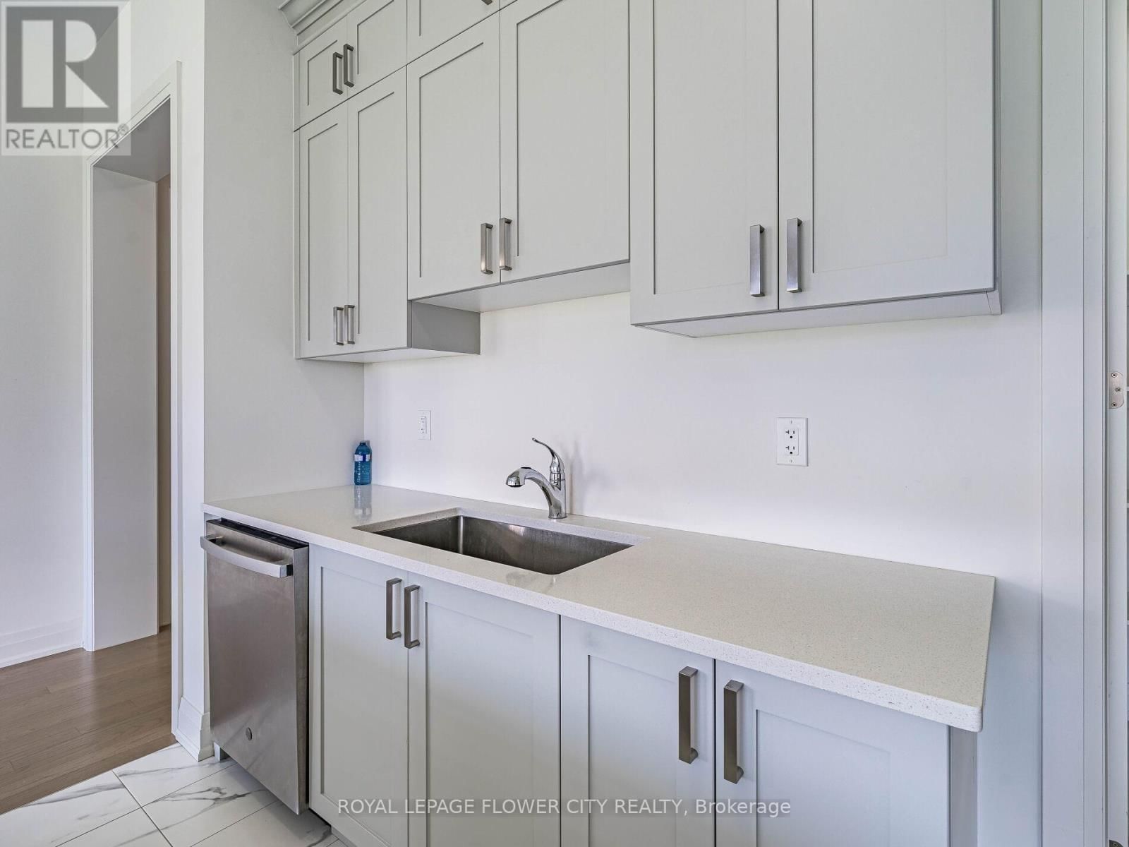 26 HUMMINGBIRD GROVE Image 16