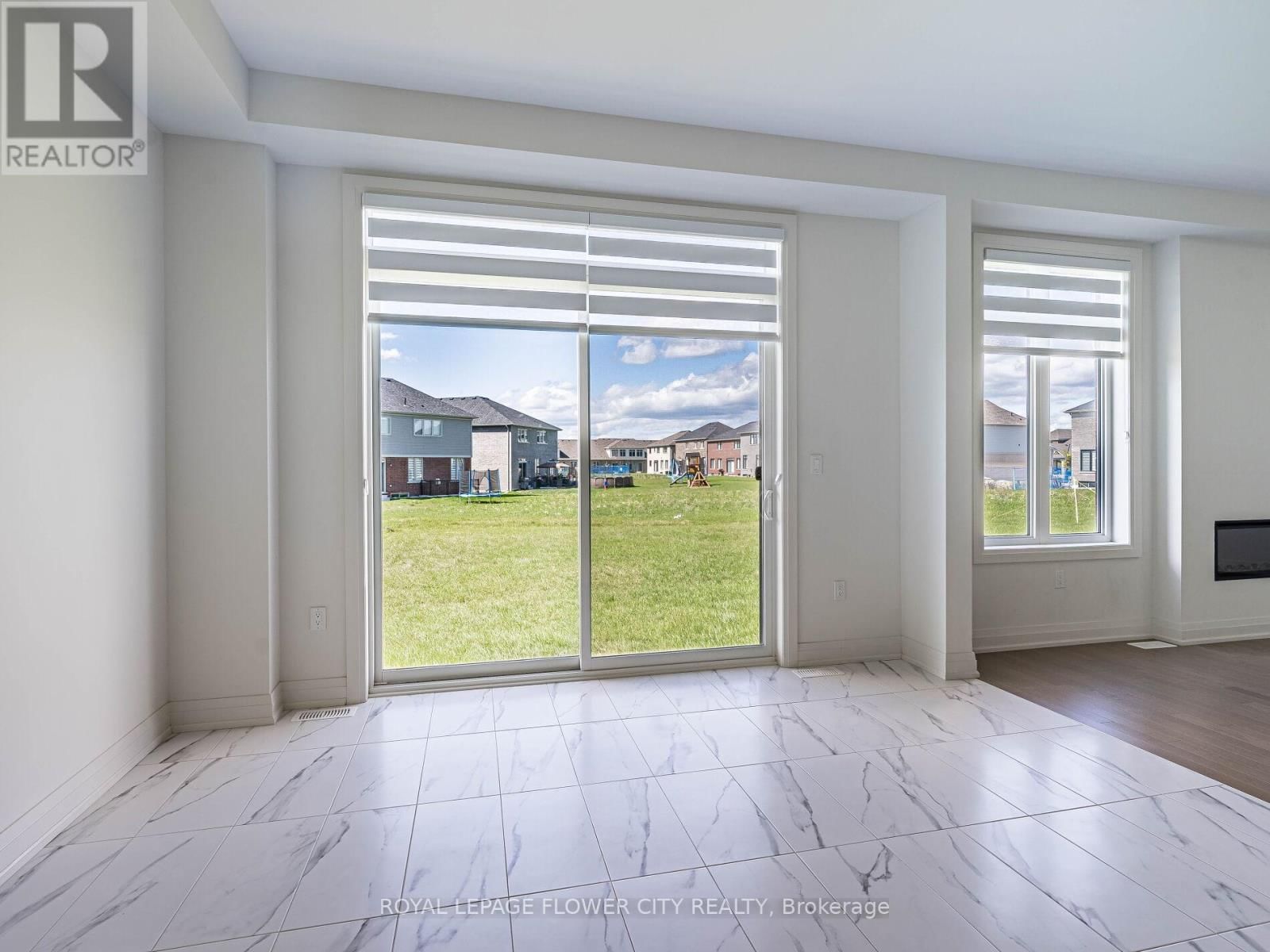 26 HUMMINGBIRD GROVE Image 18