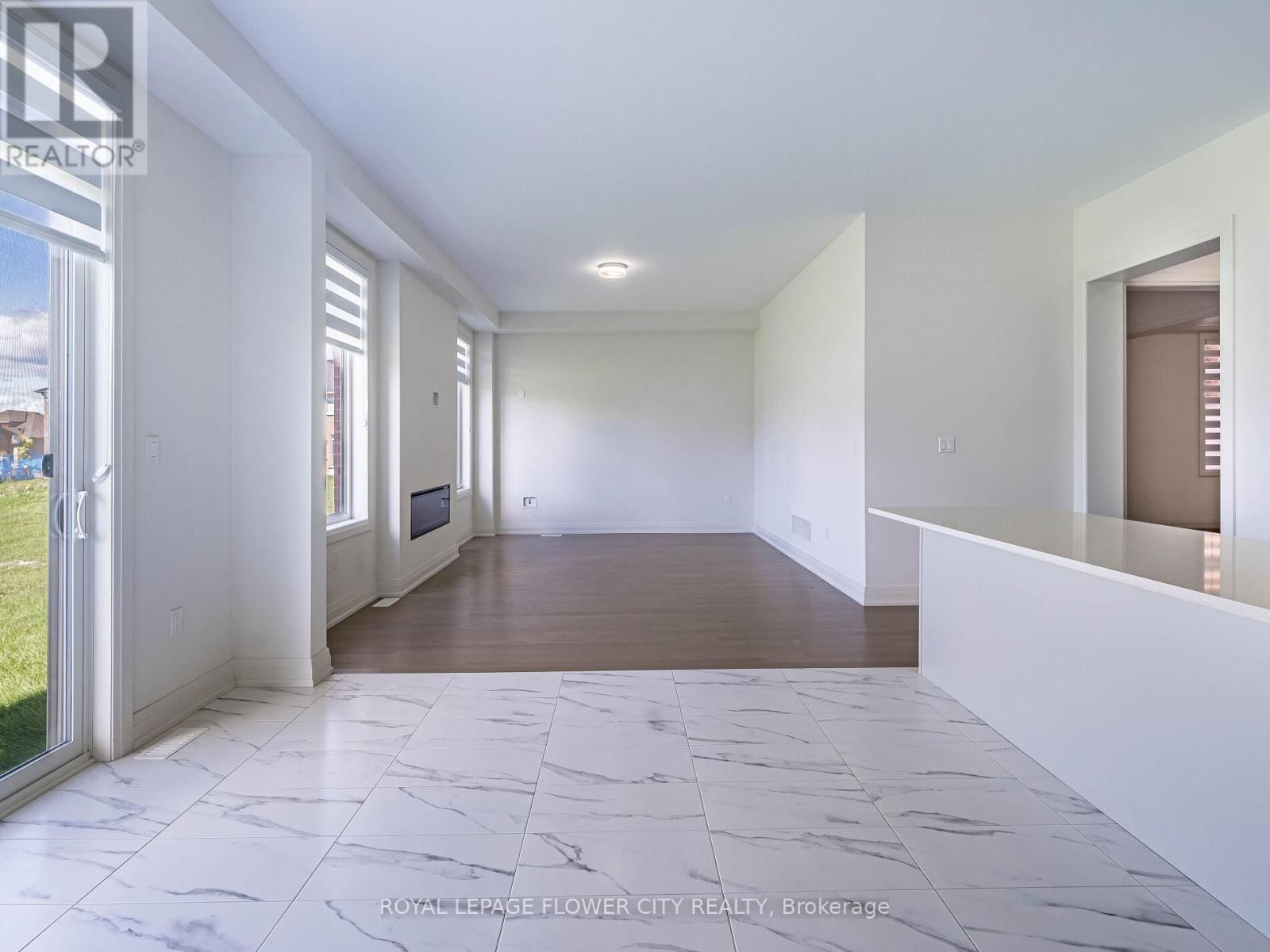 26 HUMMINGBIRD GROVE Image 19