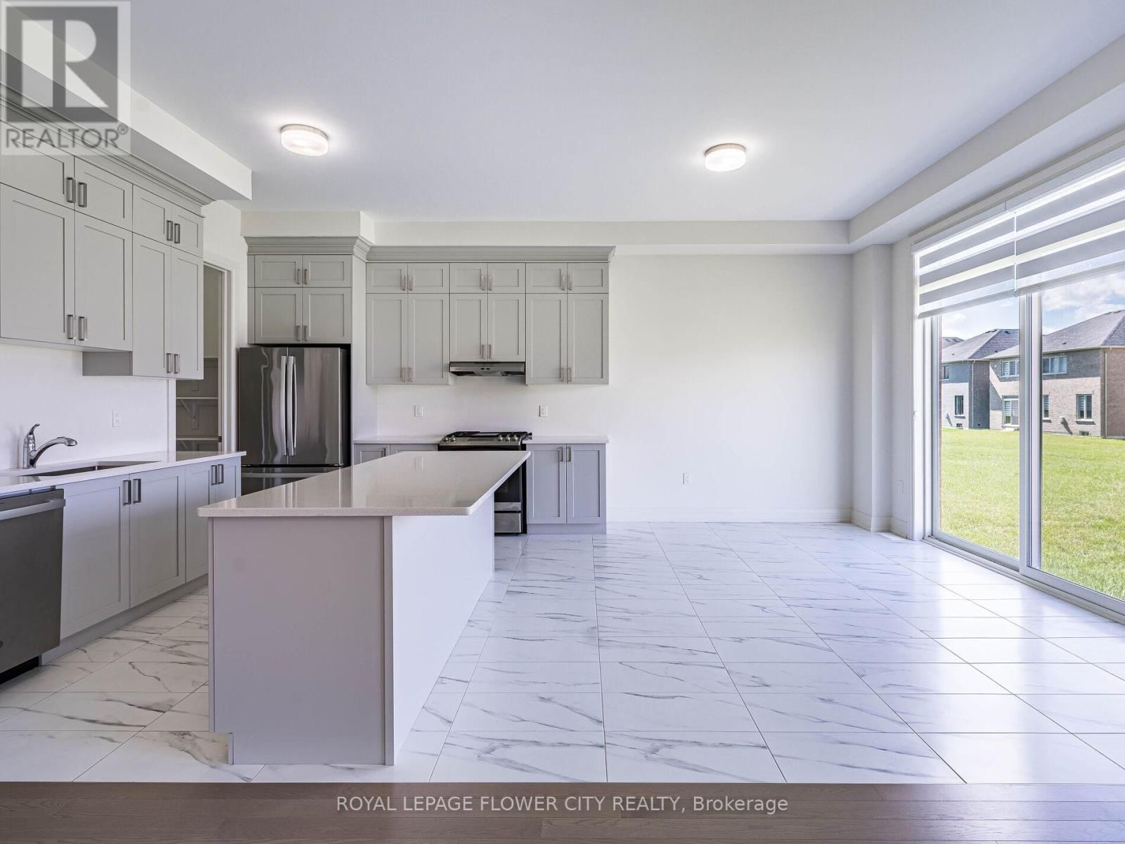 26 HUMMINGBIRD GROVE Image 21