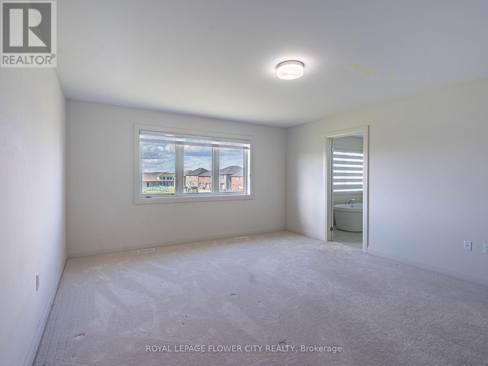 26 HUMMINGBIRD GROVE Image 28