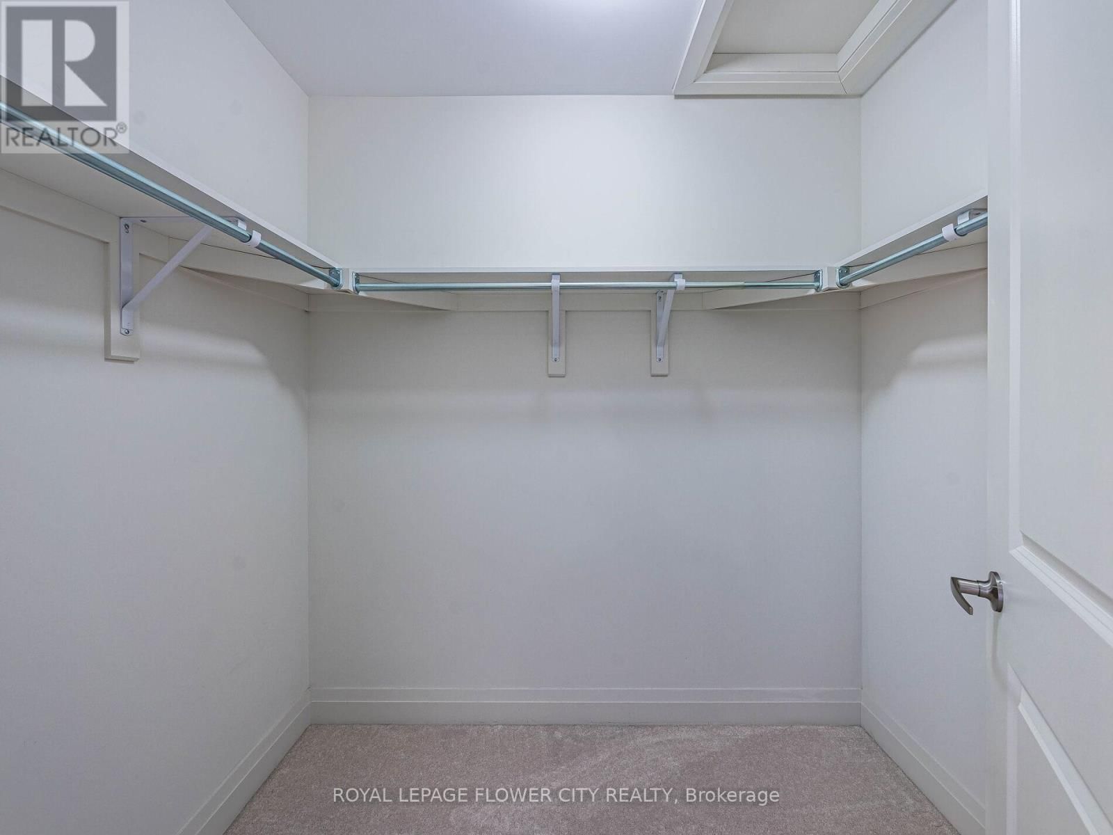 26 HUMMINGBIRD GROVE Image 30