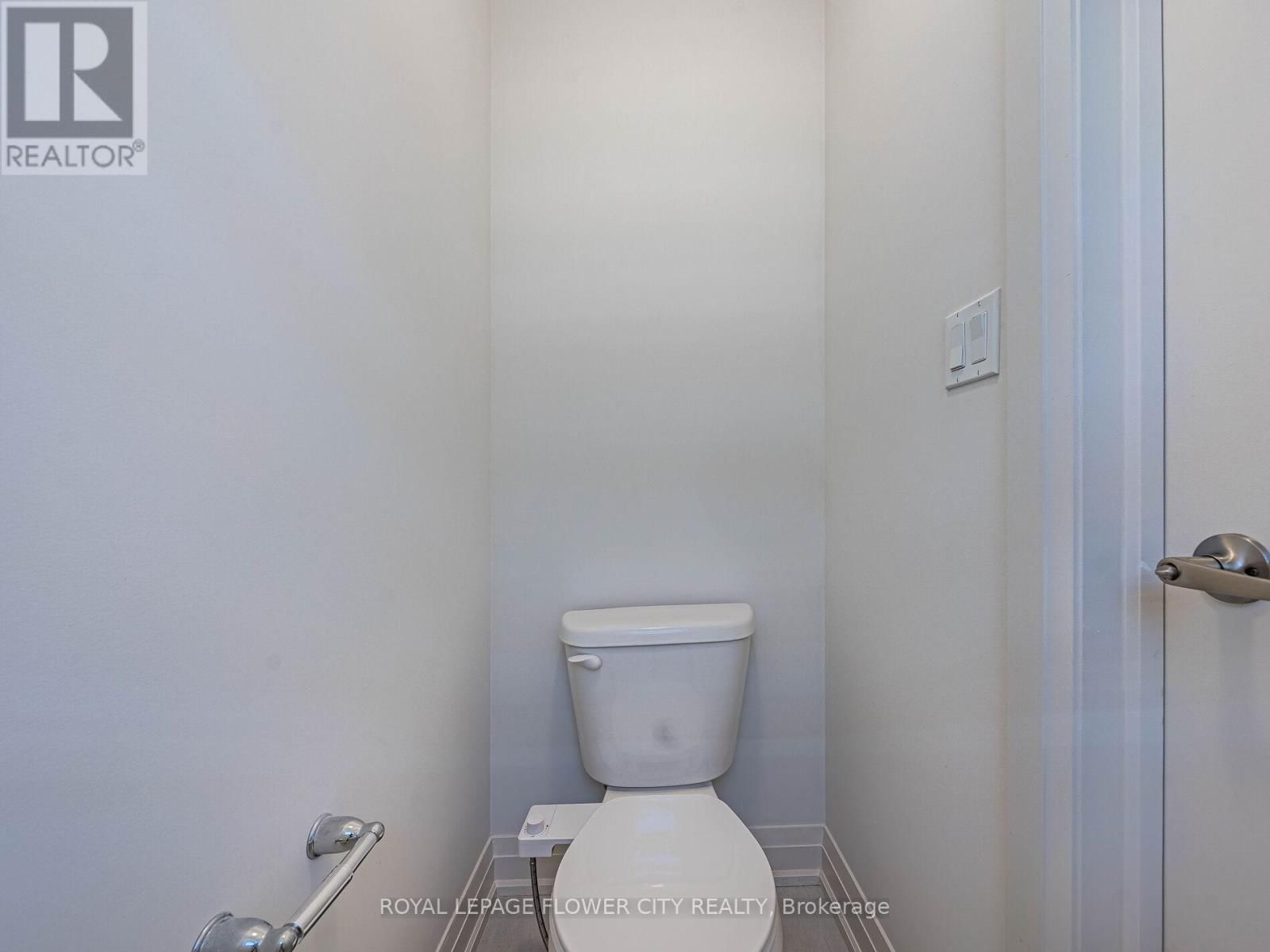 26 HUMMINGBIRD GROVE Image 34