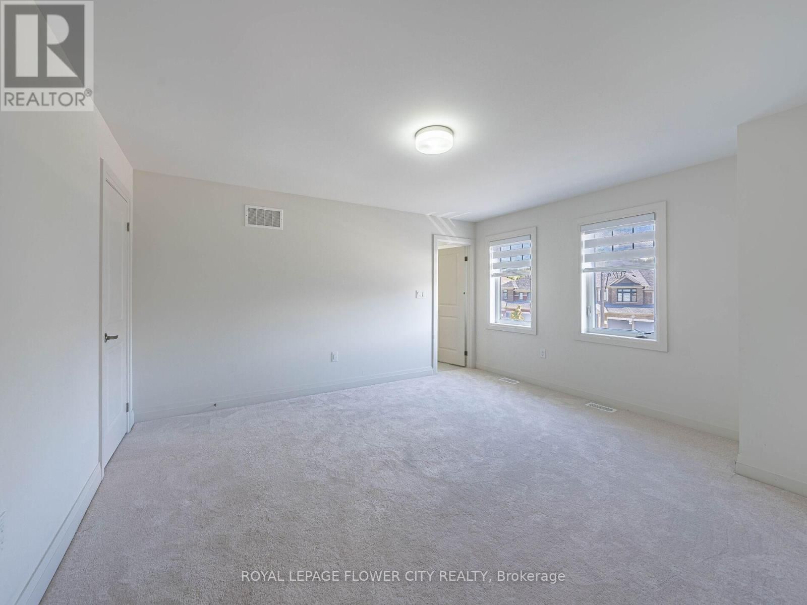 26 HUMMINGBIRD GROVE Image 35