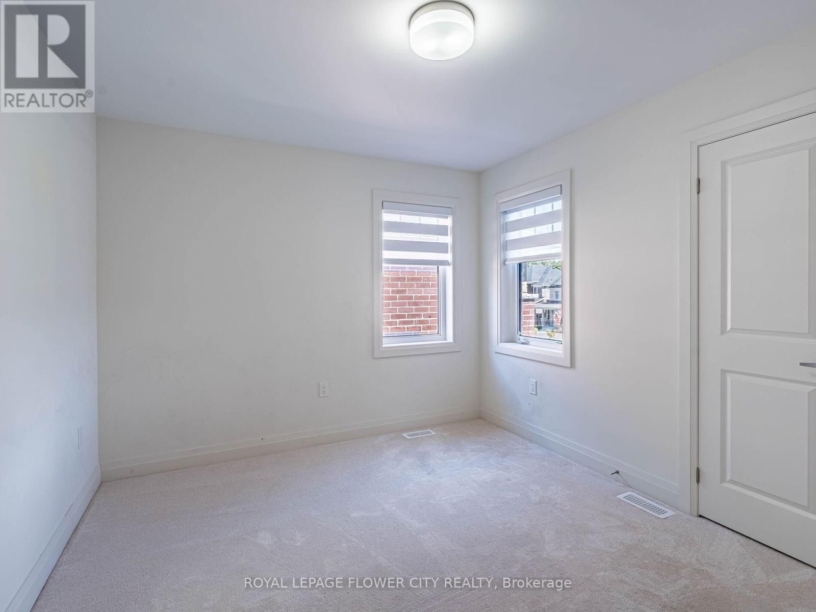 26 HUMMINGBIRD GROVE Image 41