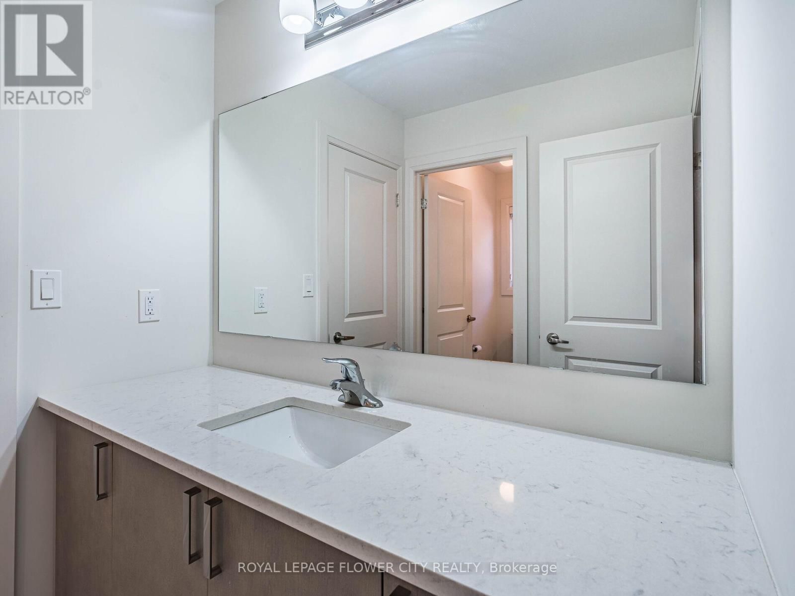 26 HUMMINGBIRD GROVE Image 45