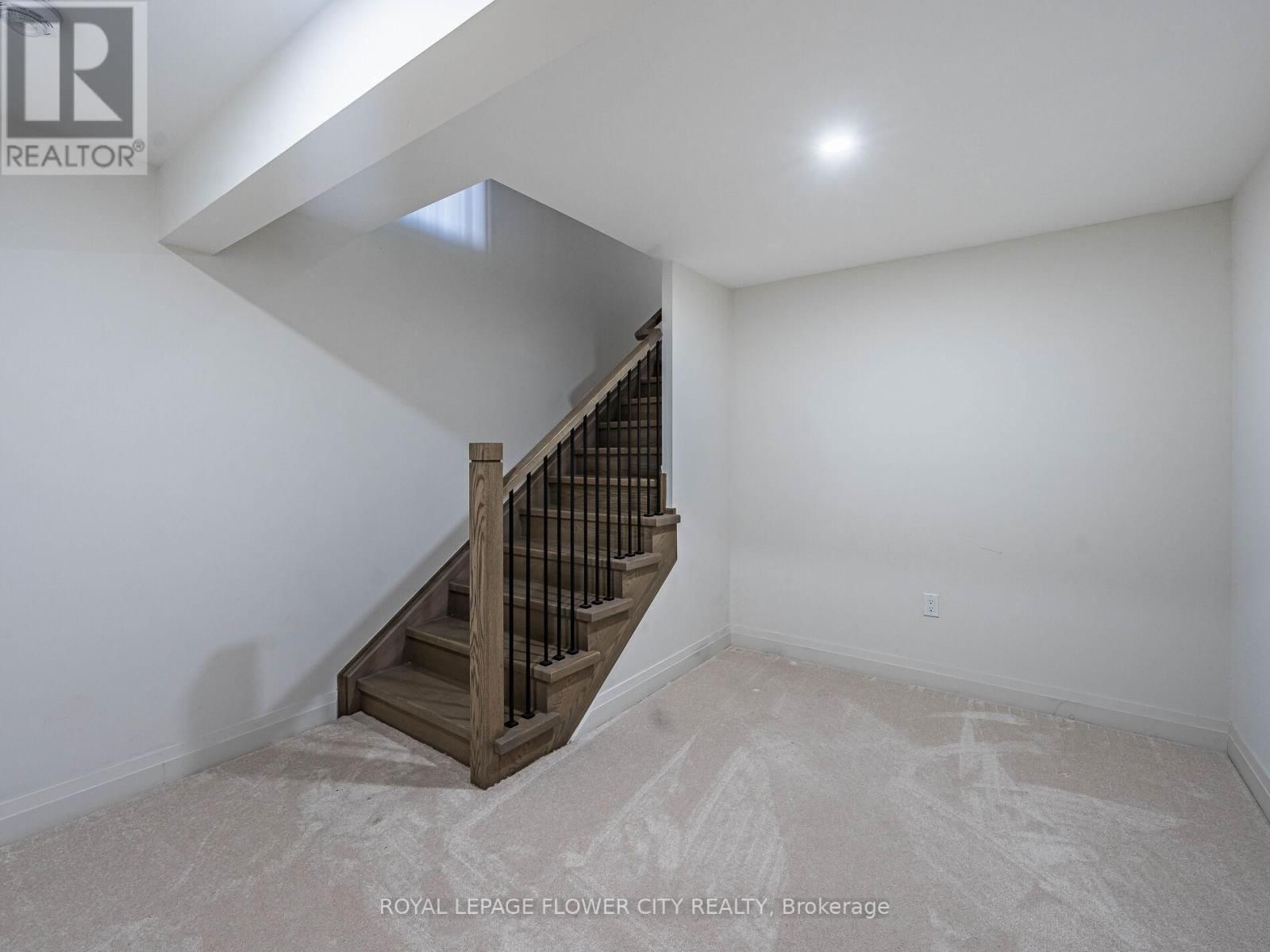 26 HUMMINGBIRD GROVE Image 48