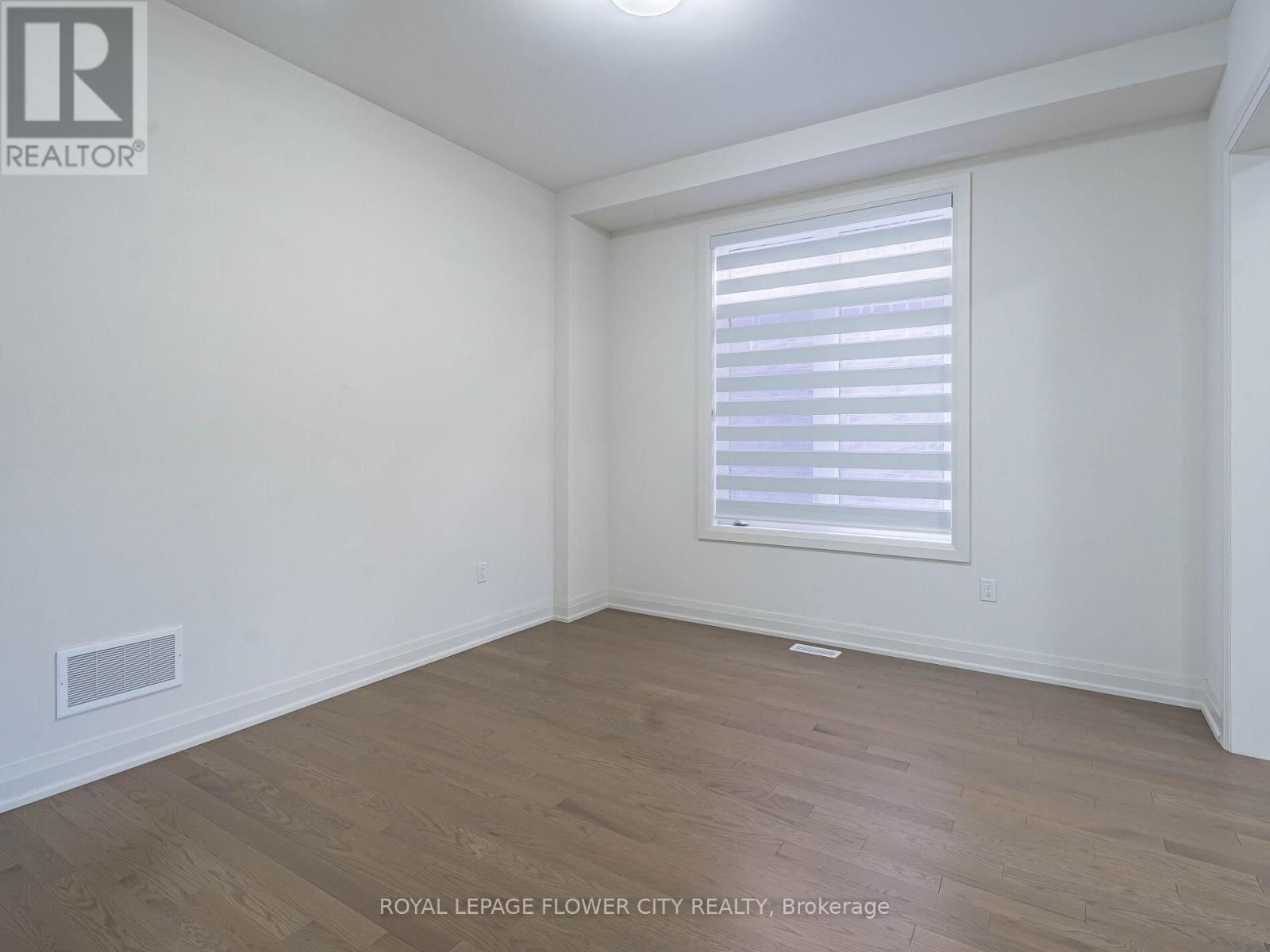 26 HUMMINGBIRD GROVE Image 8