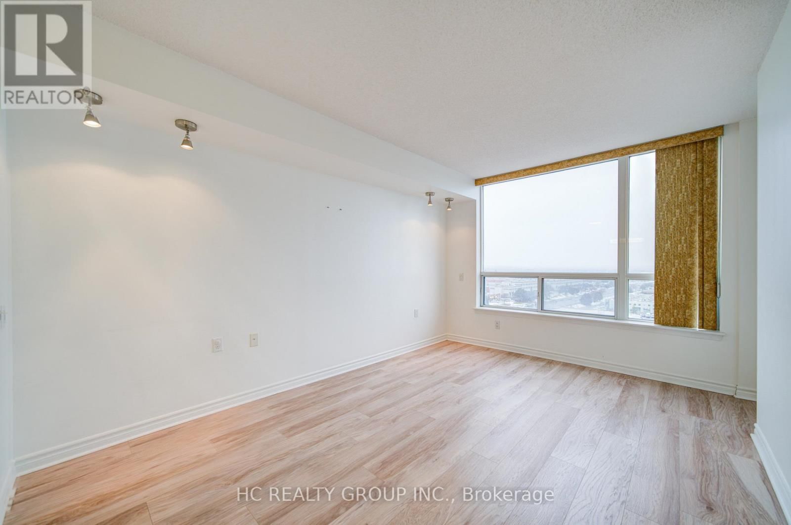 Lph11 - 9015 LESLIE STREET Image 23