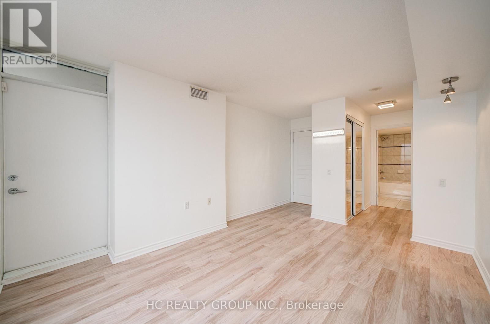 Lph11 - 9015 LESLIE STREET Image 24