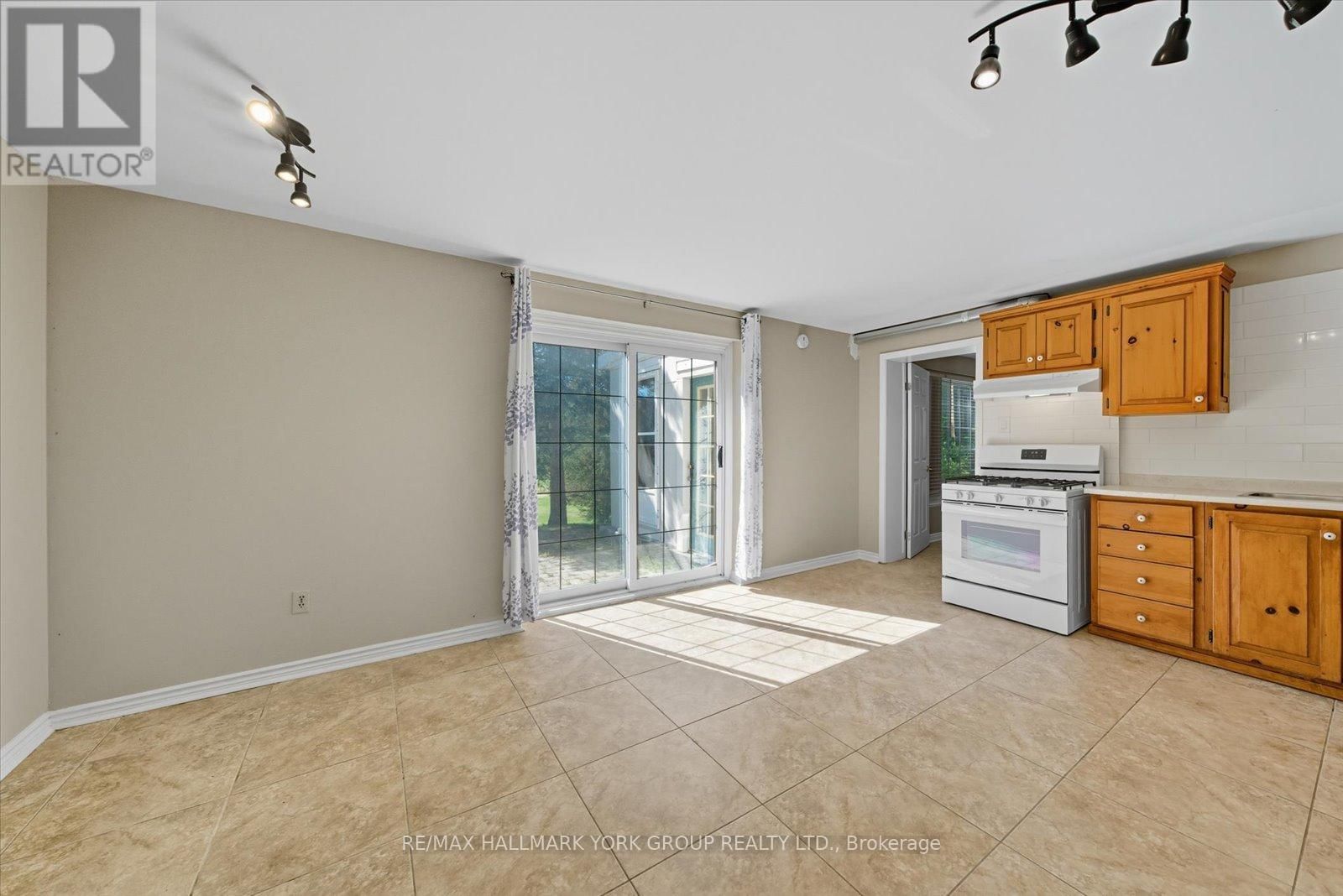 3815 KING ROAD Image 37