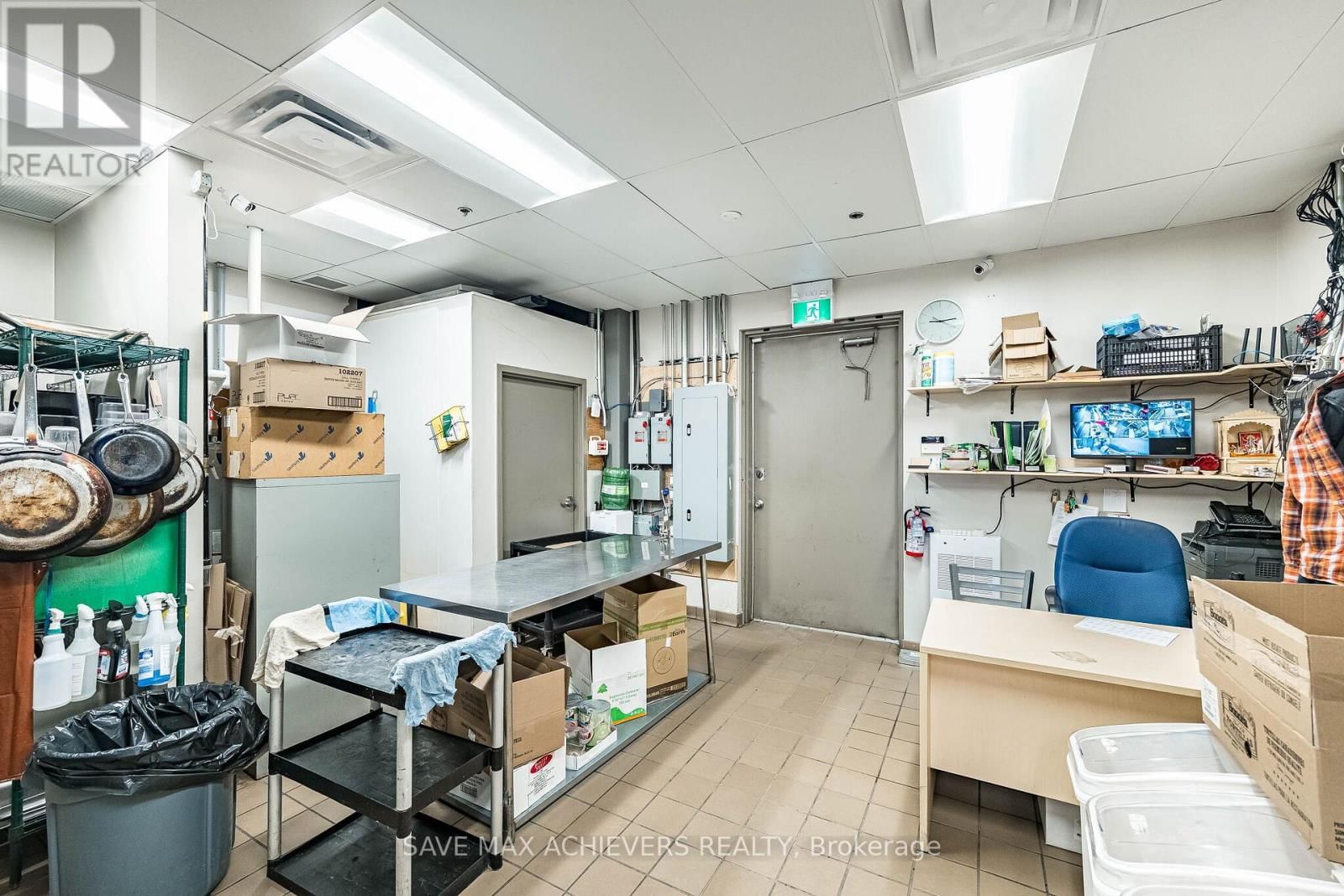 B11 - 9600 ISLINGTON AVENUE Image 30