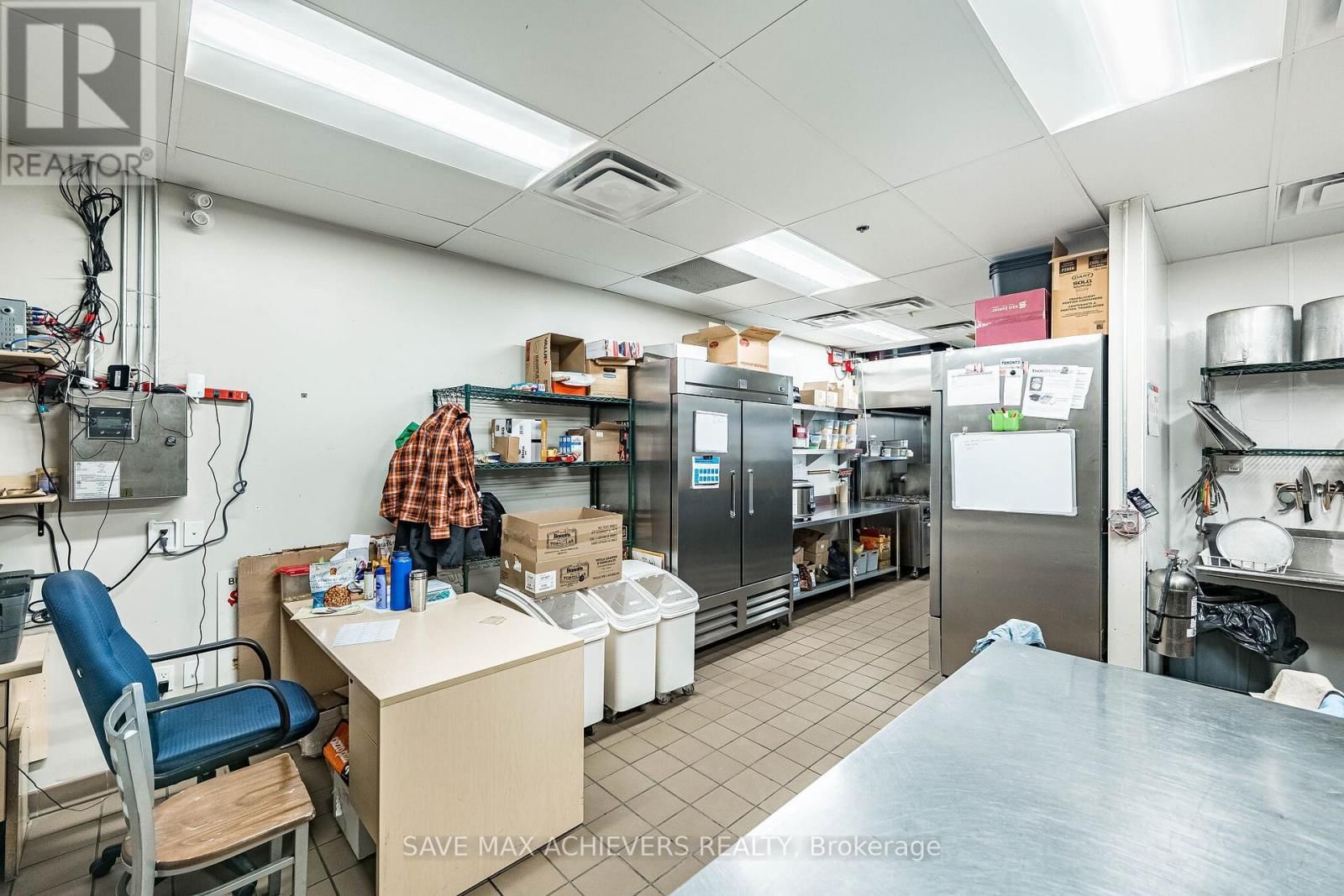 B11 - 9600 ISLINGTON AVENUE Image 31