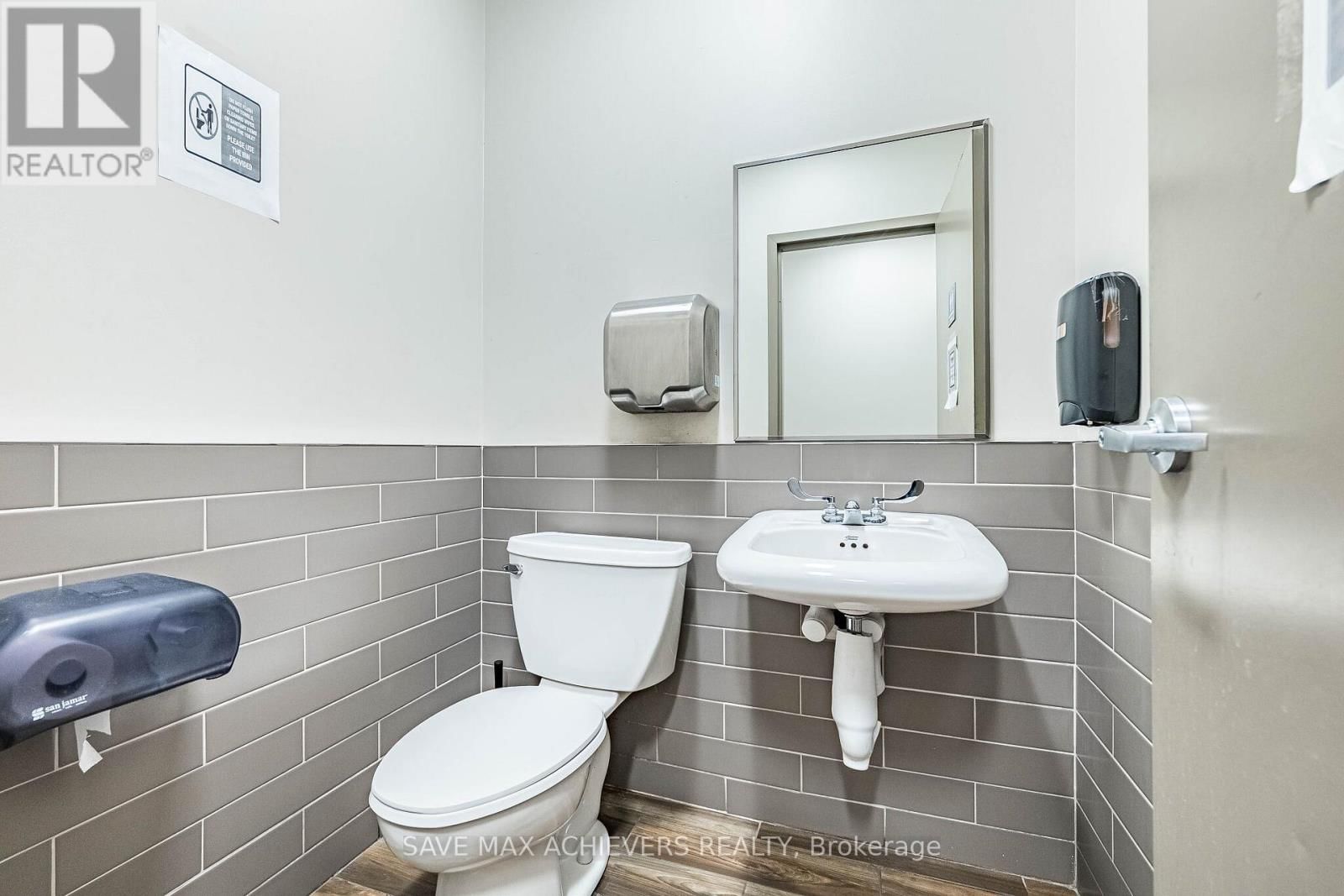 B11 - 9600 ISLINGTON AVENUE Image 36