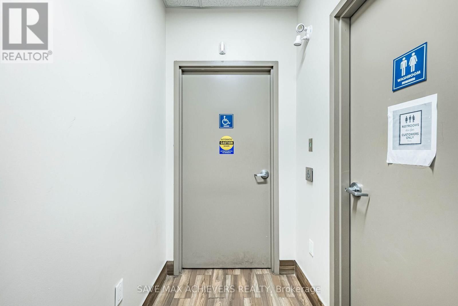 B11 - 9600 ISLINGTON AVENUE Image 37