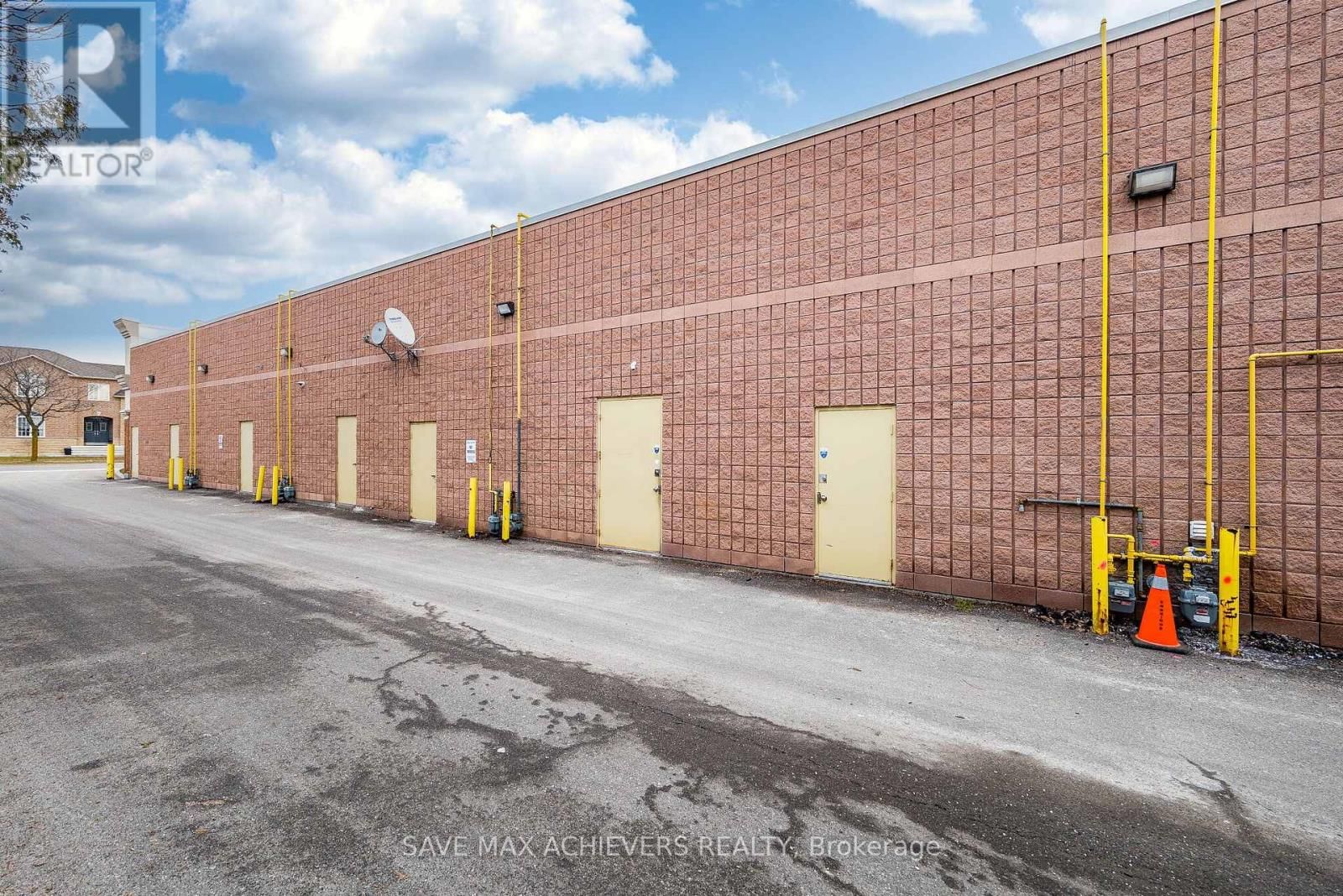 B11 - 9600 ISLINGTON AVENUE Image 40