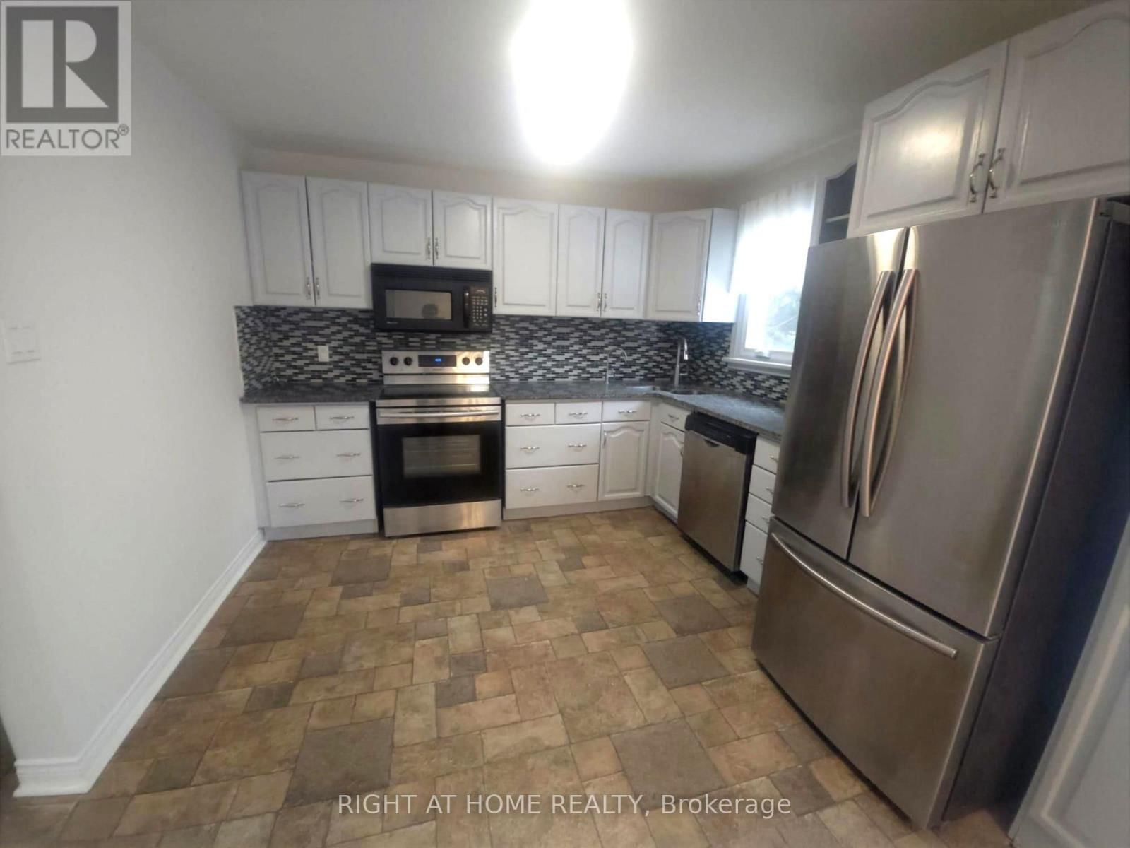 13 SPRING STREET Image 14