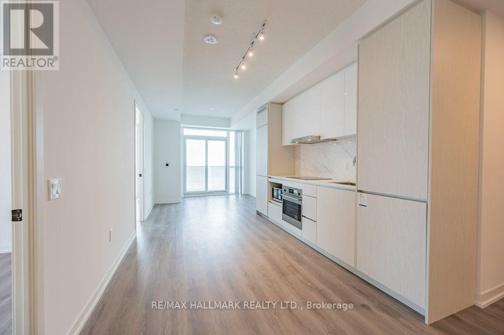 2710 - 28 INTERCHANGE WAY Image 5