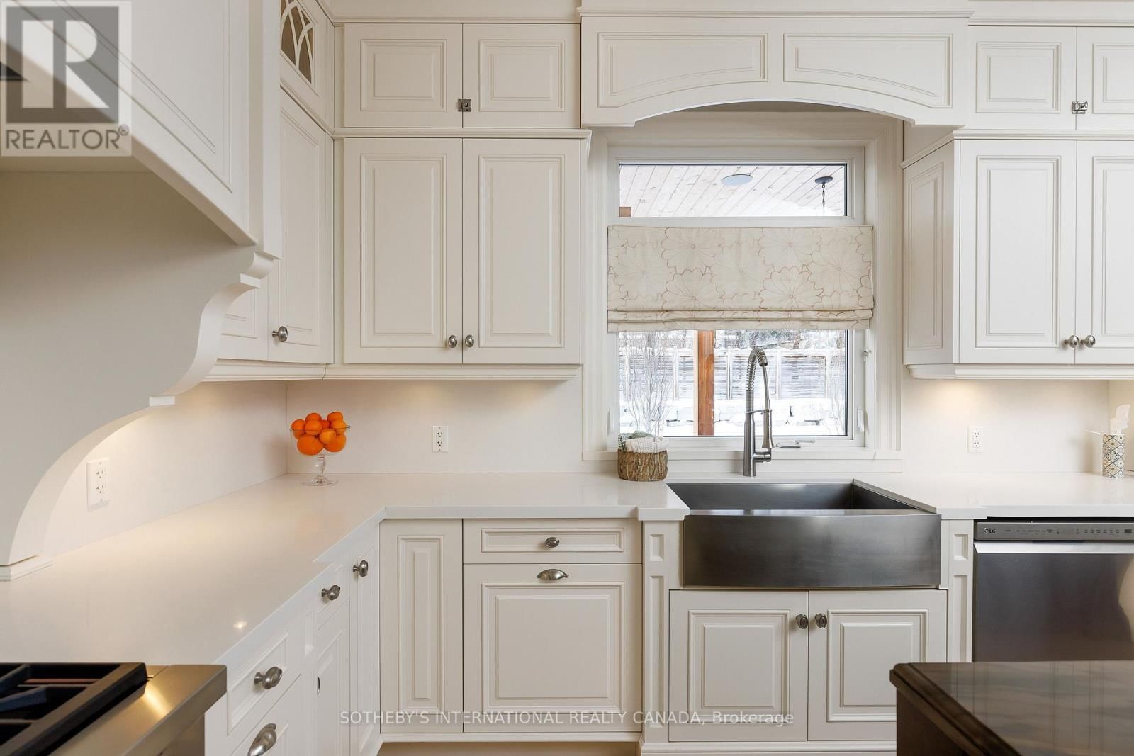 6 WELLER CRESCENT Image 16