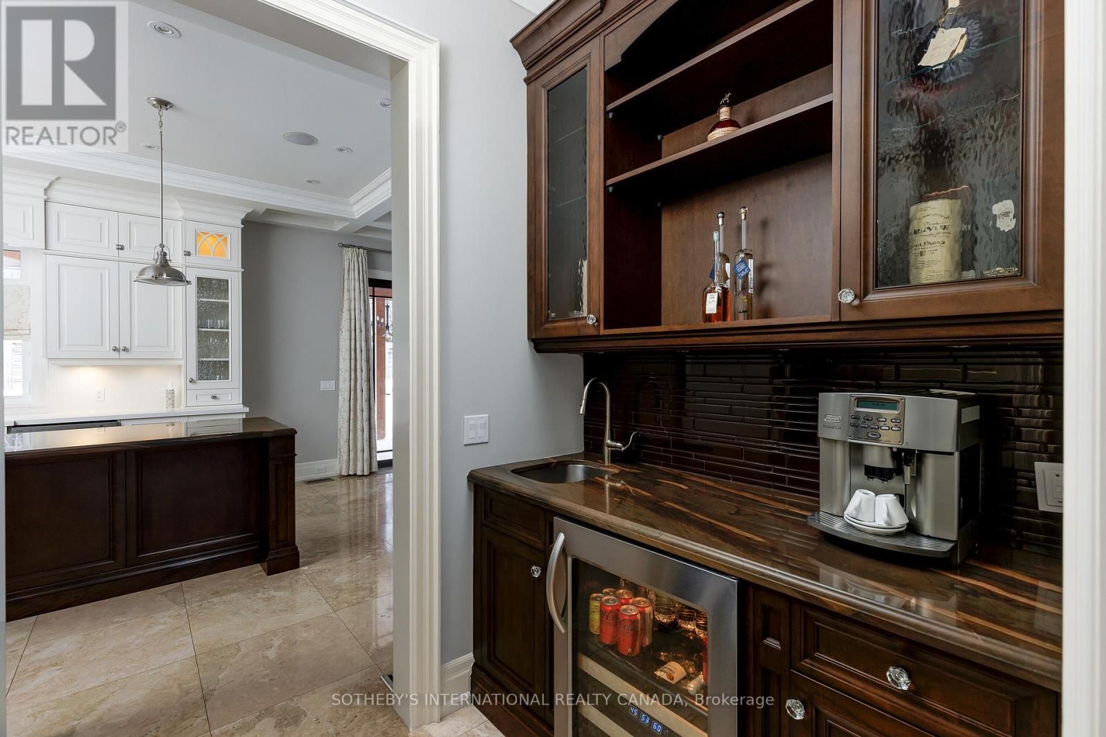 6 WELLER CRESCENT Image 18