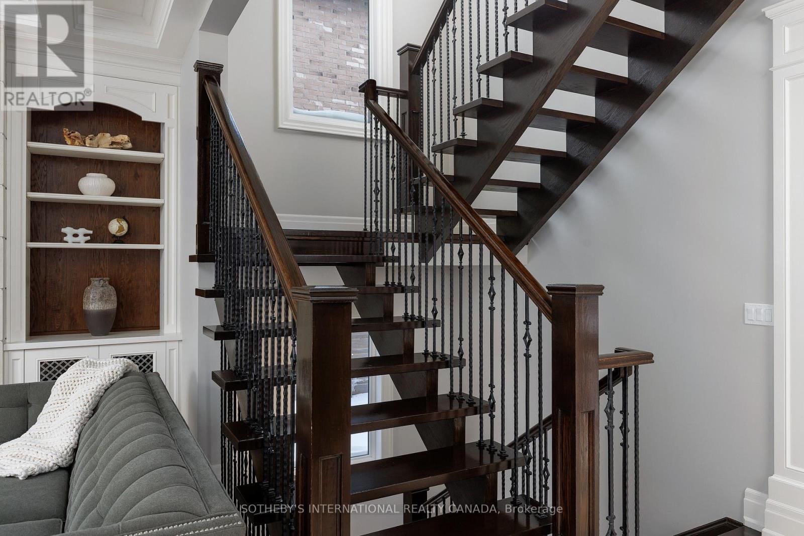 6 WELLER CRESCENT Image 21