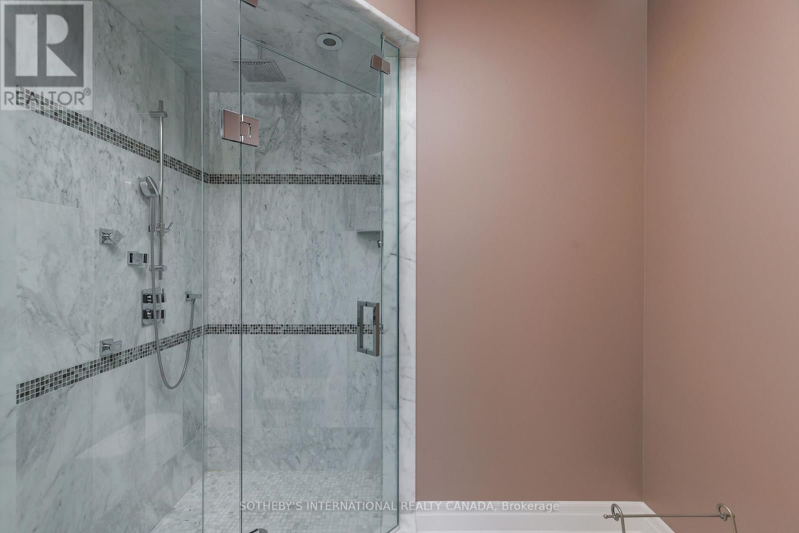 6 WELLER CRESCENT Image 31