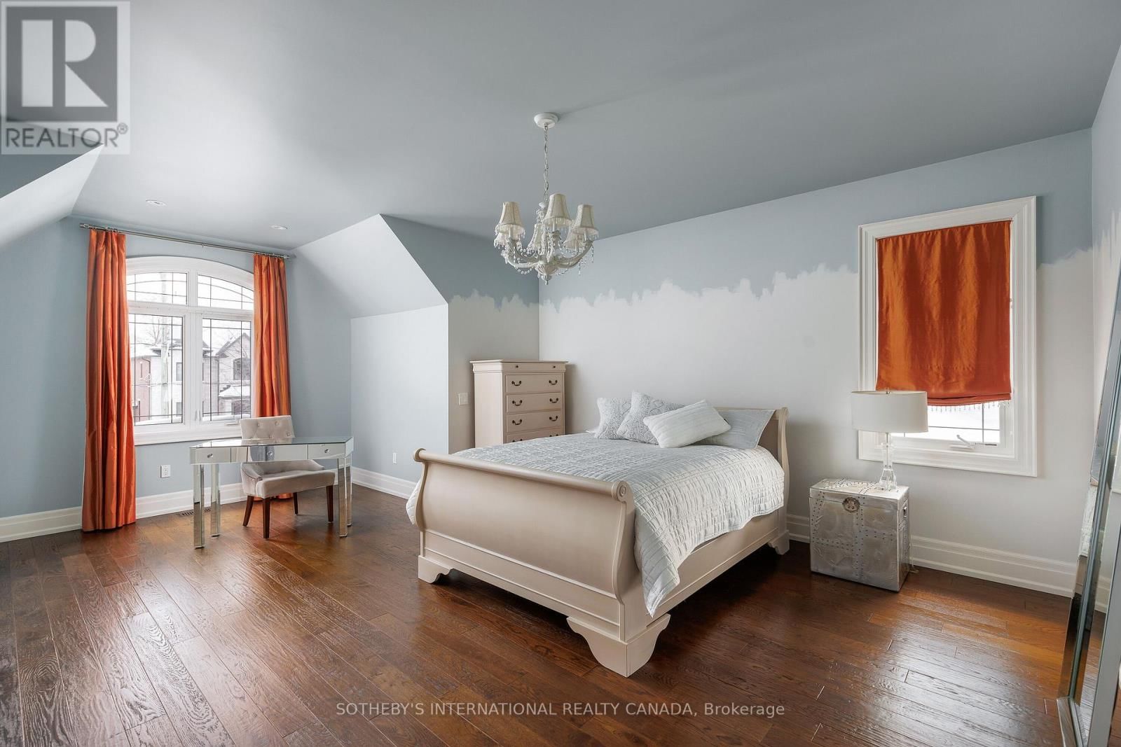 6 WELLER CRESCENT Image 33