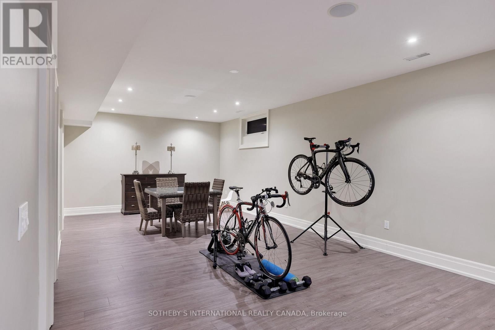 6 WELLER CRESCENT Image 39