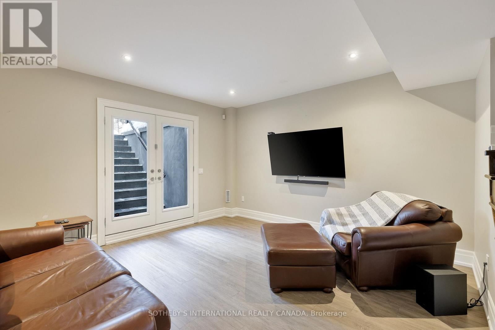 6 WELLER CRESCENT Image 41