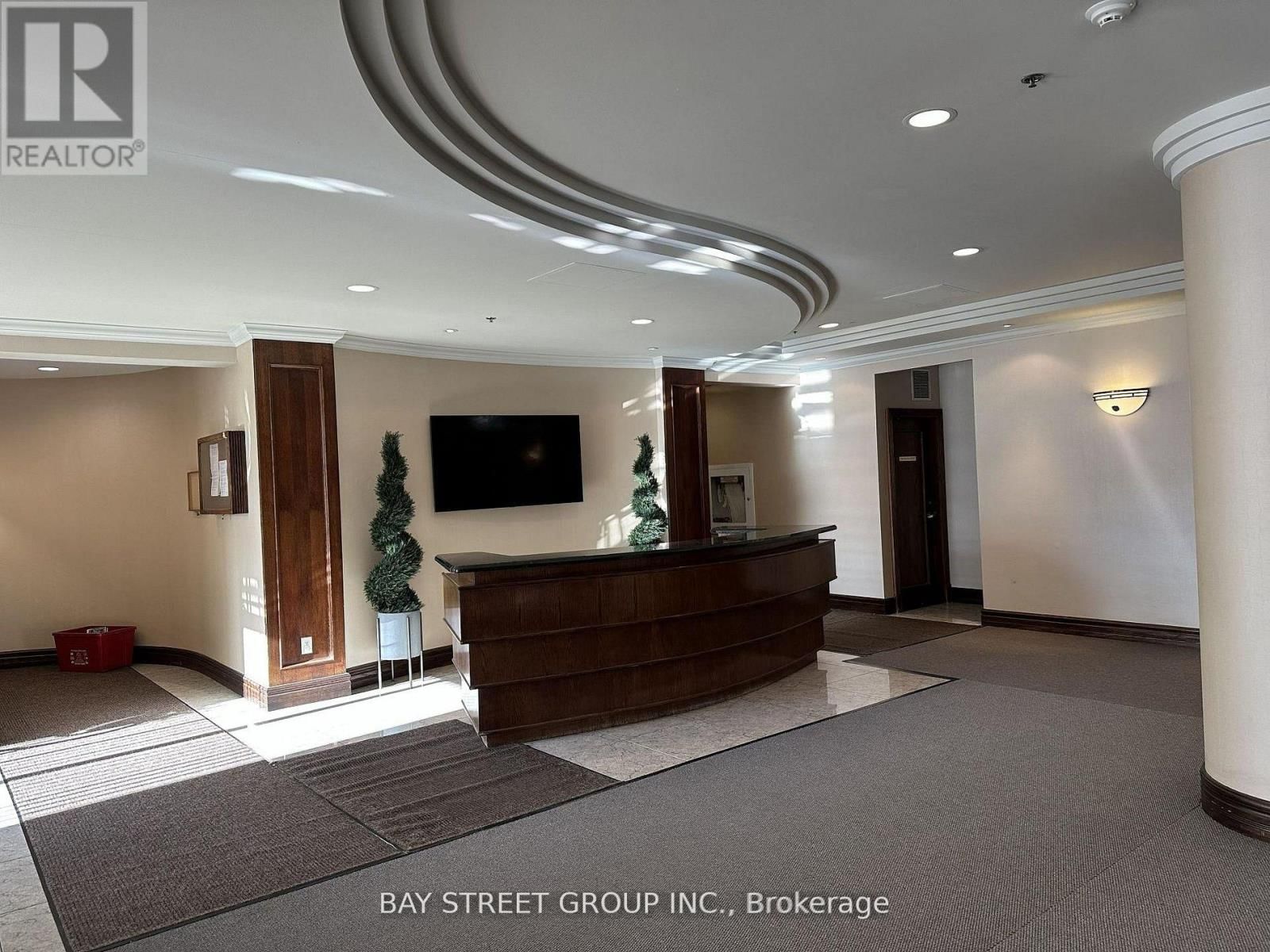 611 - 51 BAFFIN COURT Image 3