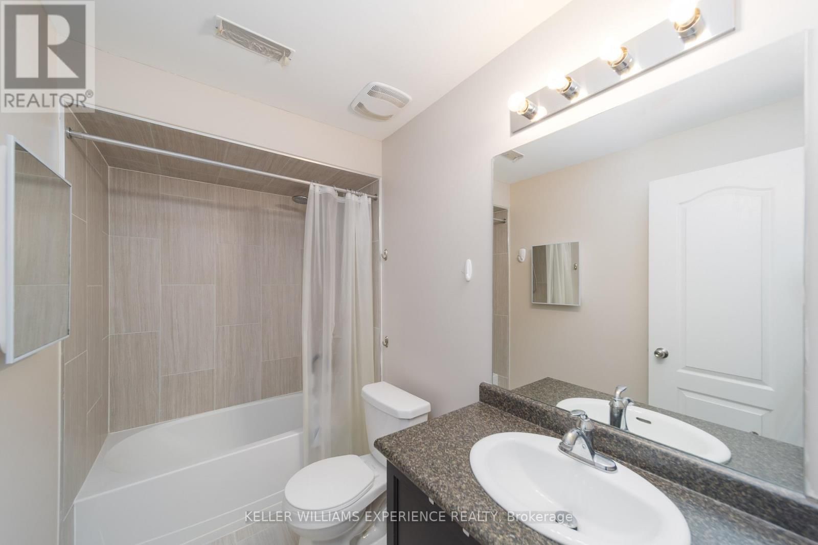 121 CENTRE STREET Image 27