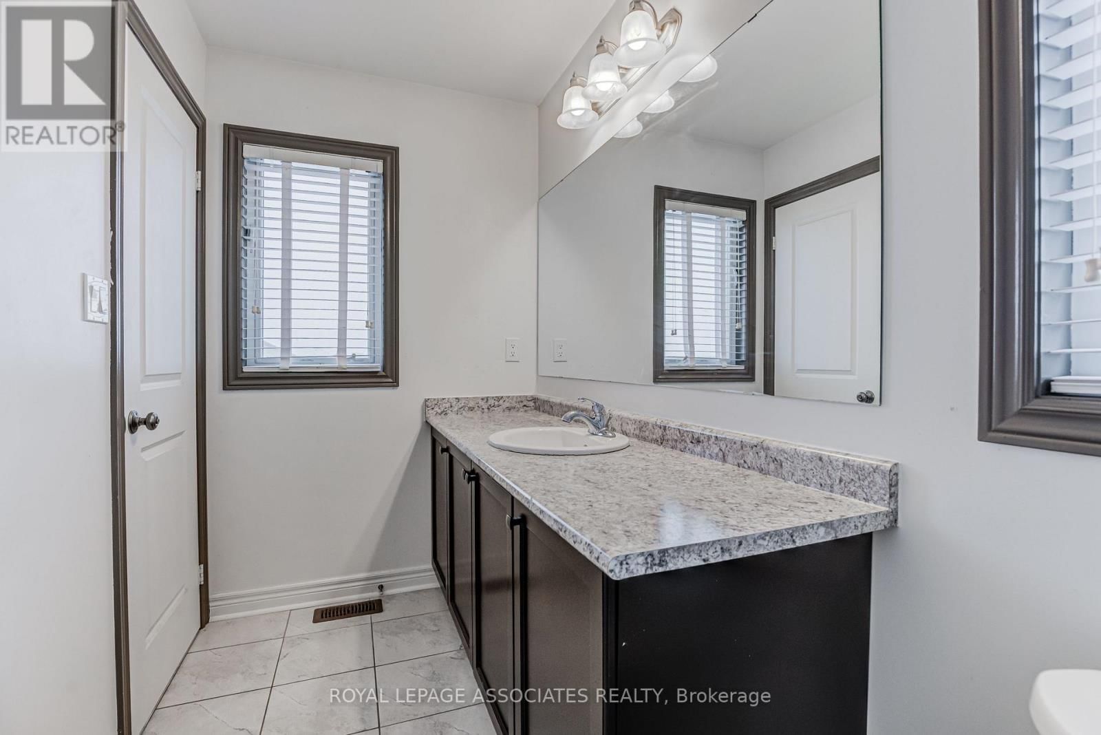 25 GALLAGHER CRESCENT Image 30