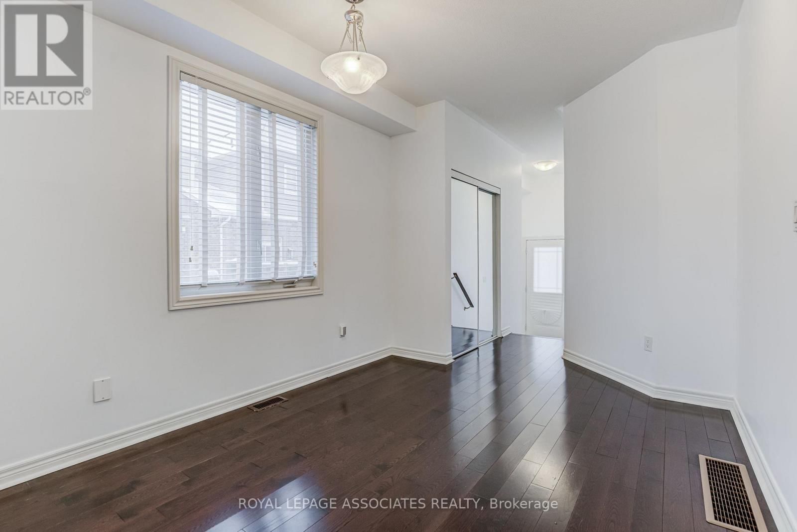 25 GALLAGHER CRESCENT Image 8