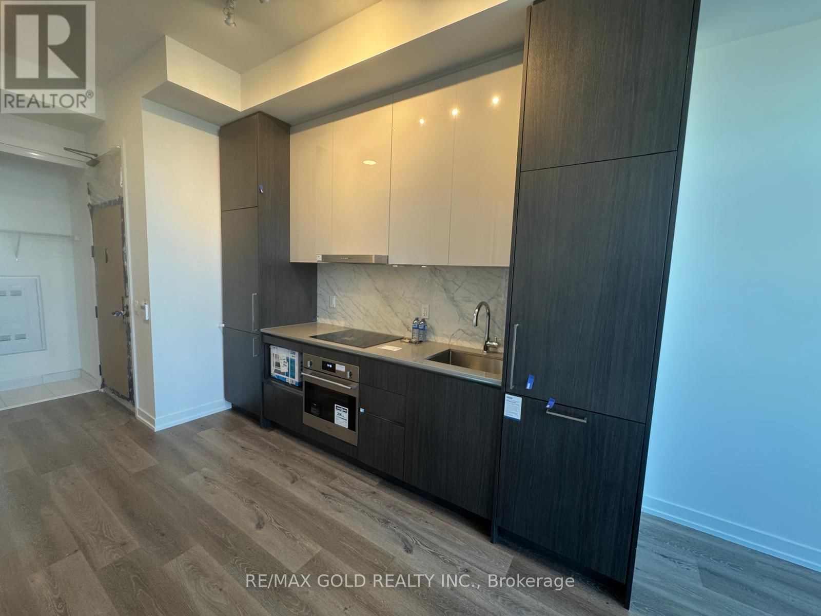 2707 - 225 COMMERCE STREET Image 17