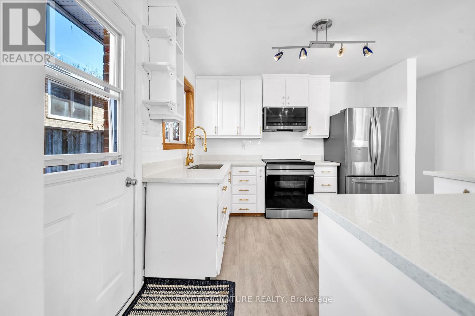 21 HURON COURT Image 13