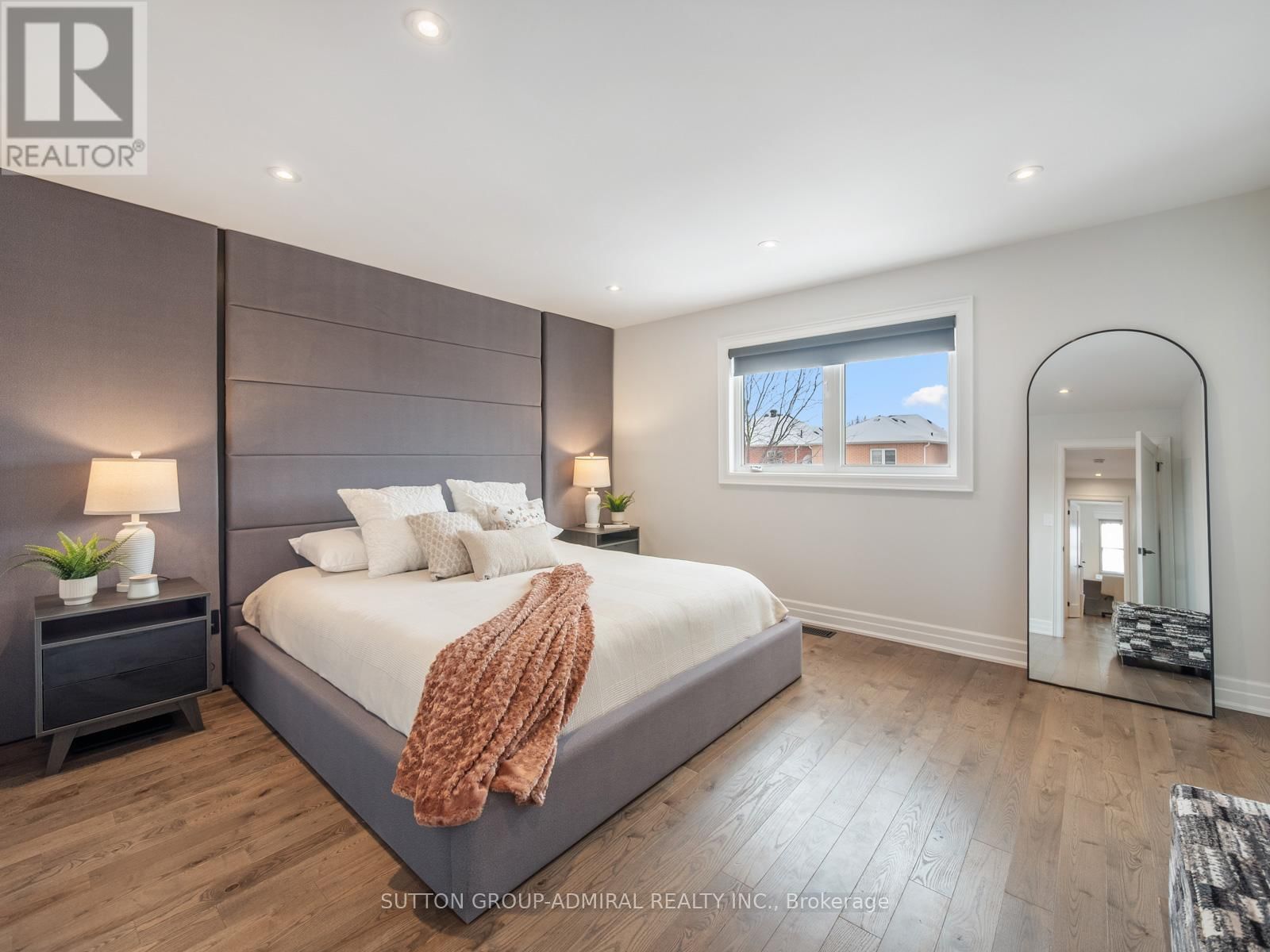 14 BOOTH STREET Image 19