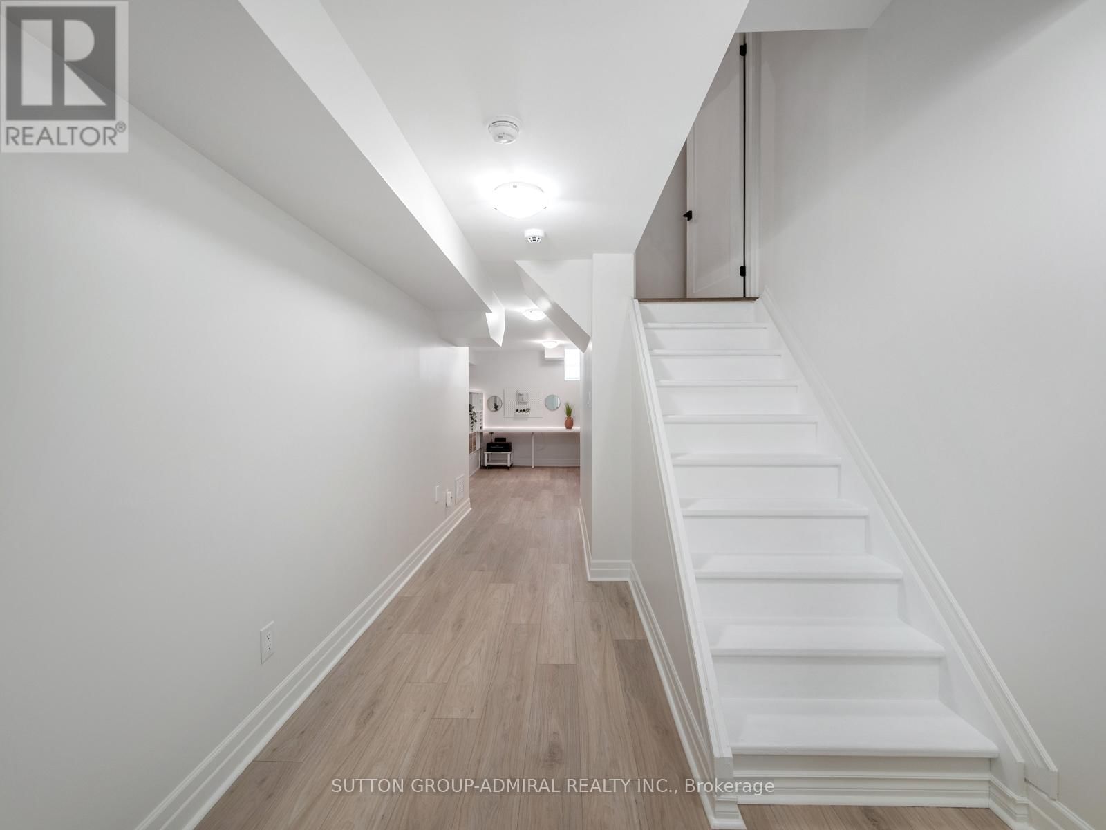 14 BOOTH STREET Image 30