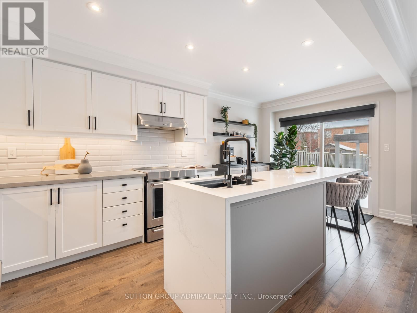 14 BOOTH STREET Image 7