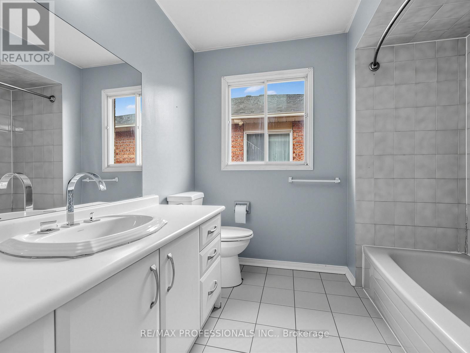 5 COATES CRESCENT Image 13