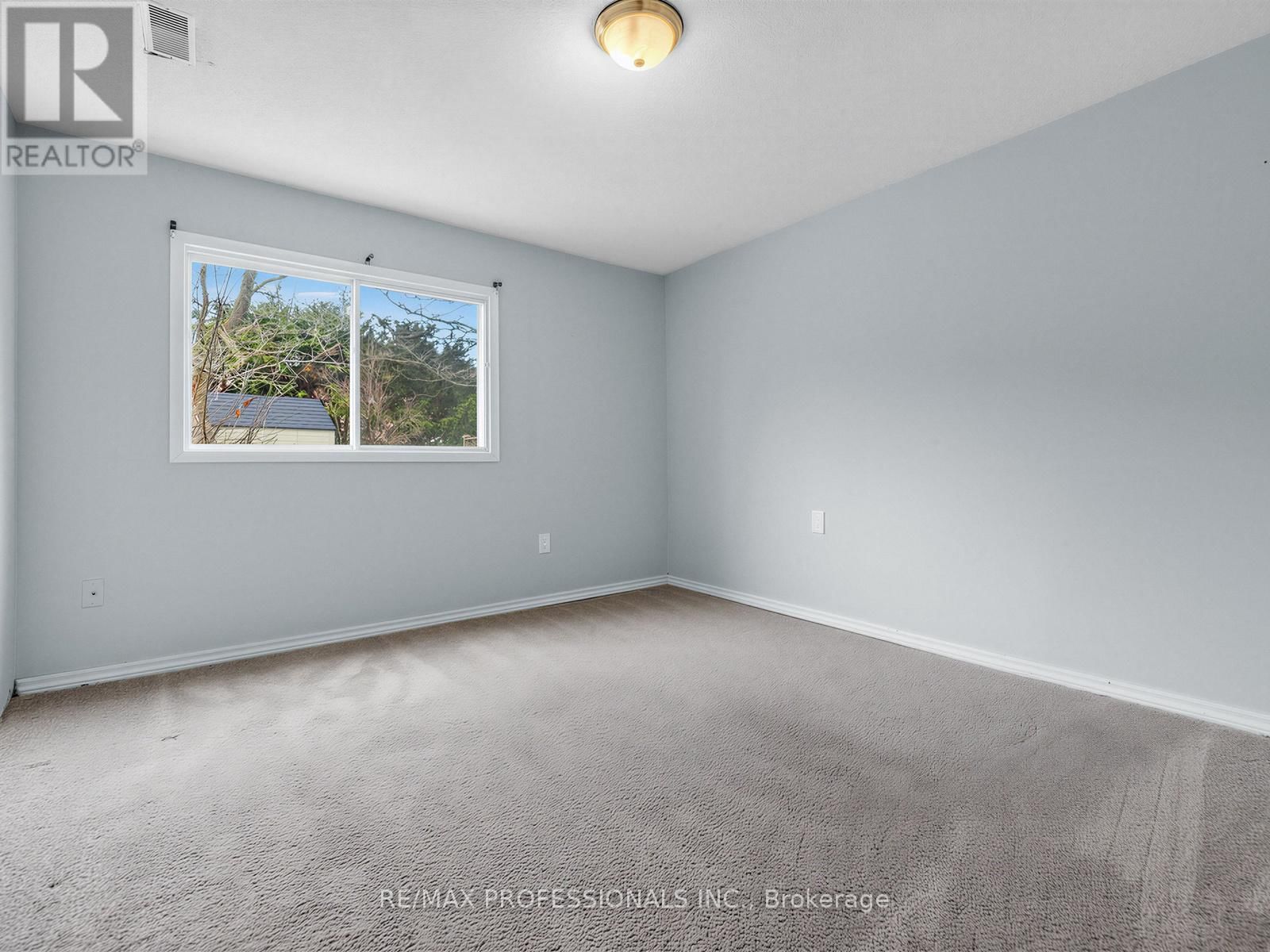 5 COATES CRESCENT Image 28