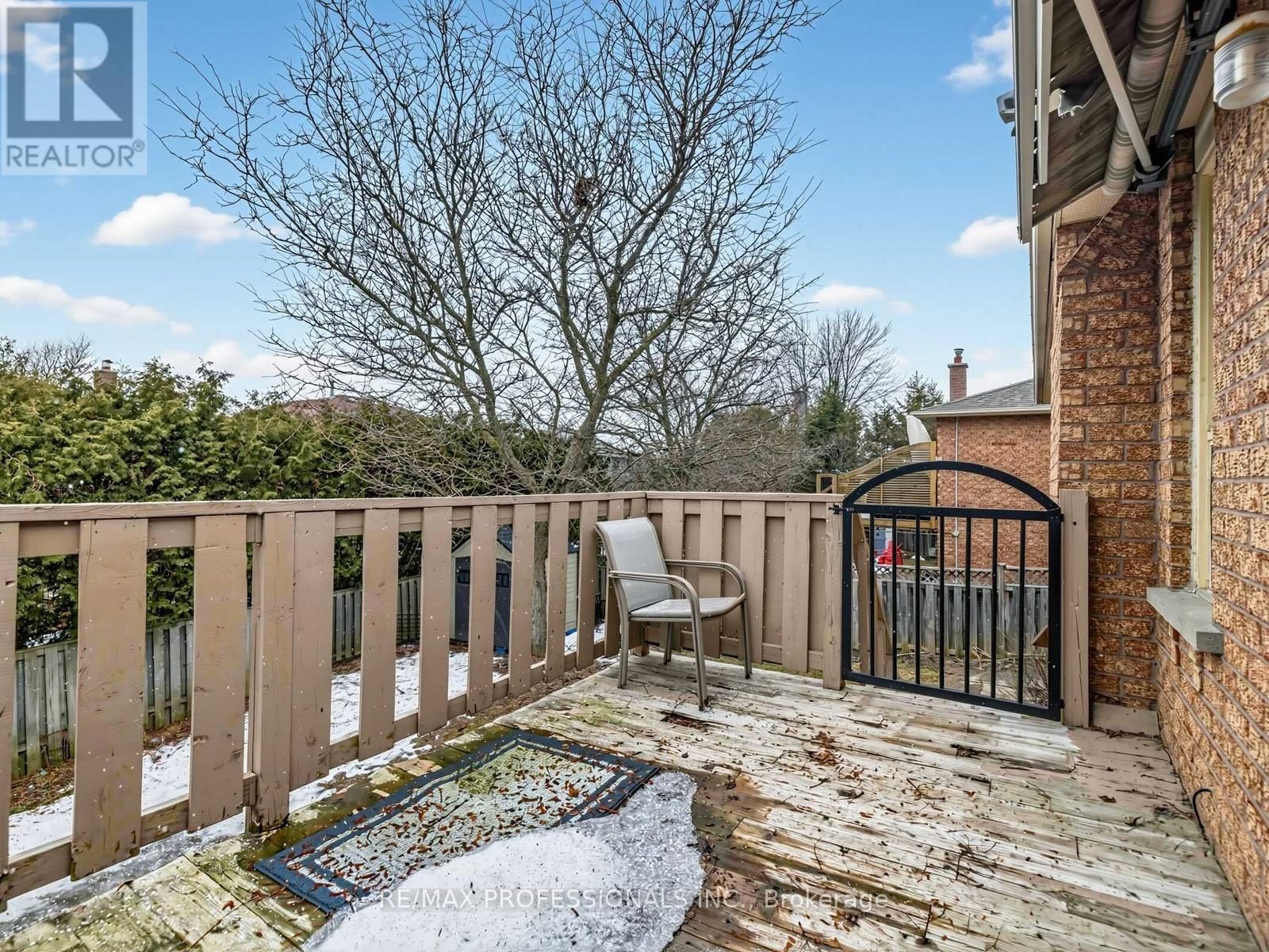 5 COATES CRESCENT Image 32