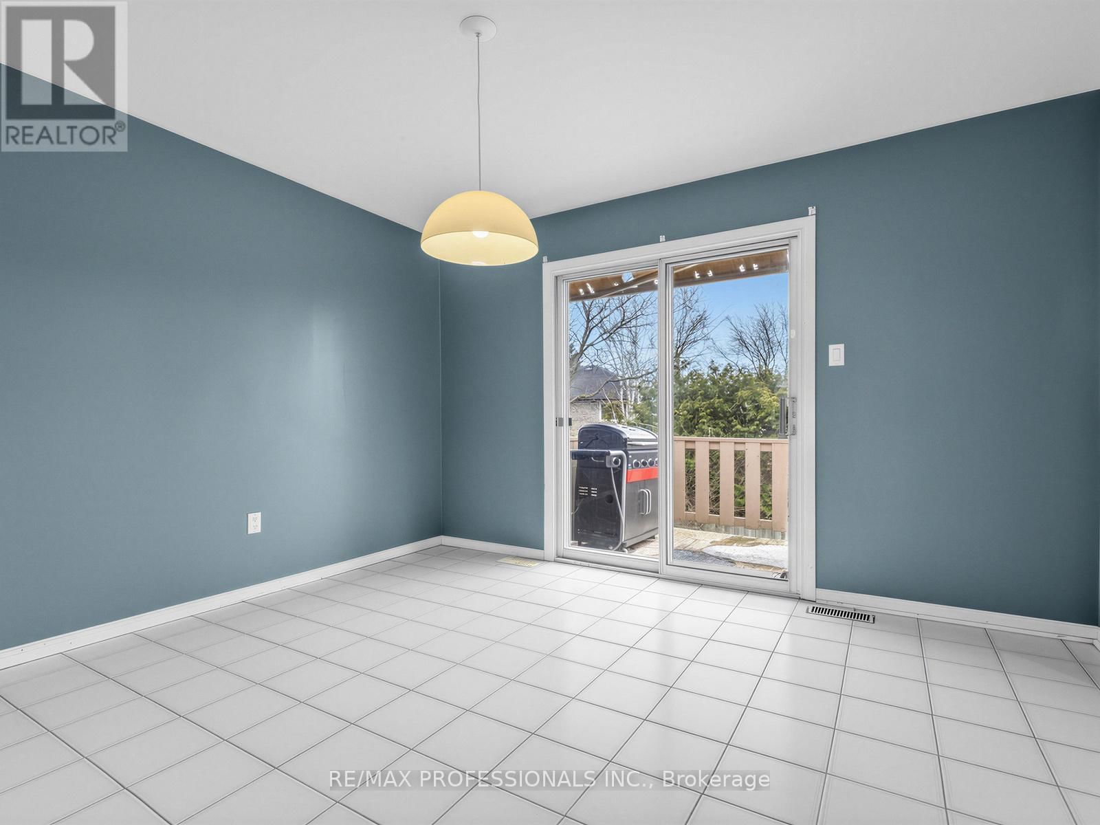 5 COATES CRESCENT Image 9