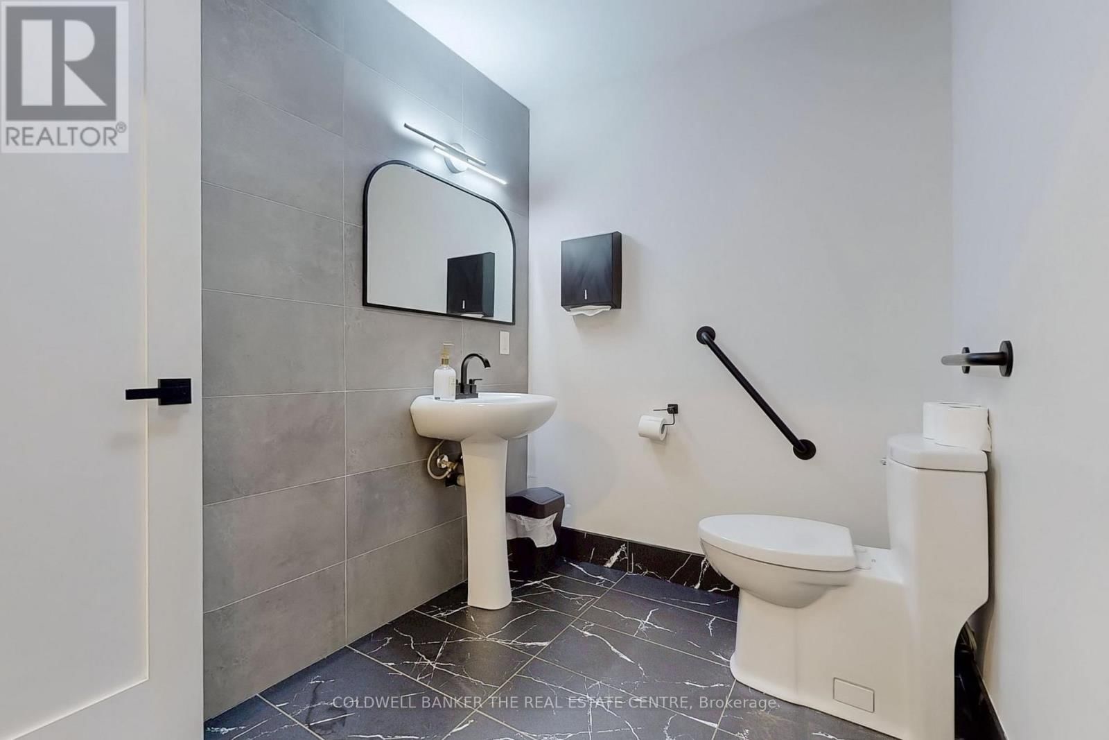 543 THE QUEENSWAY SOUTH Image 11