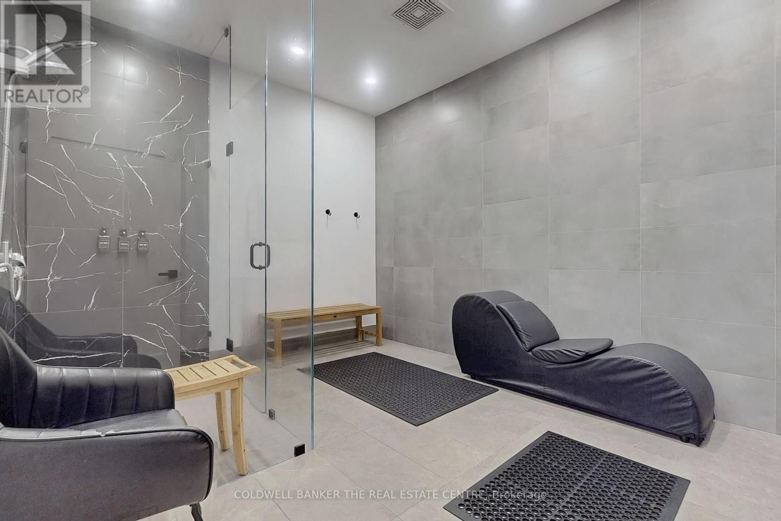 543 THE QUEENSWAY SOUTH Image 17